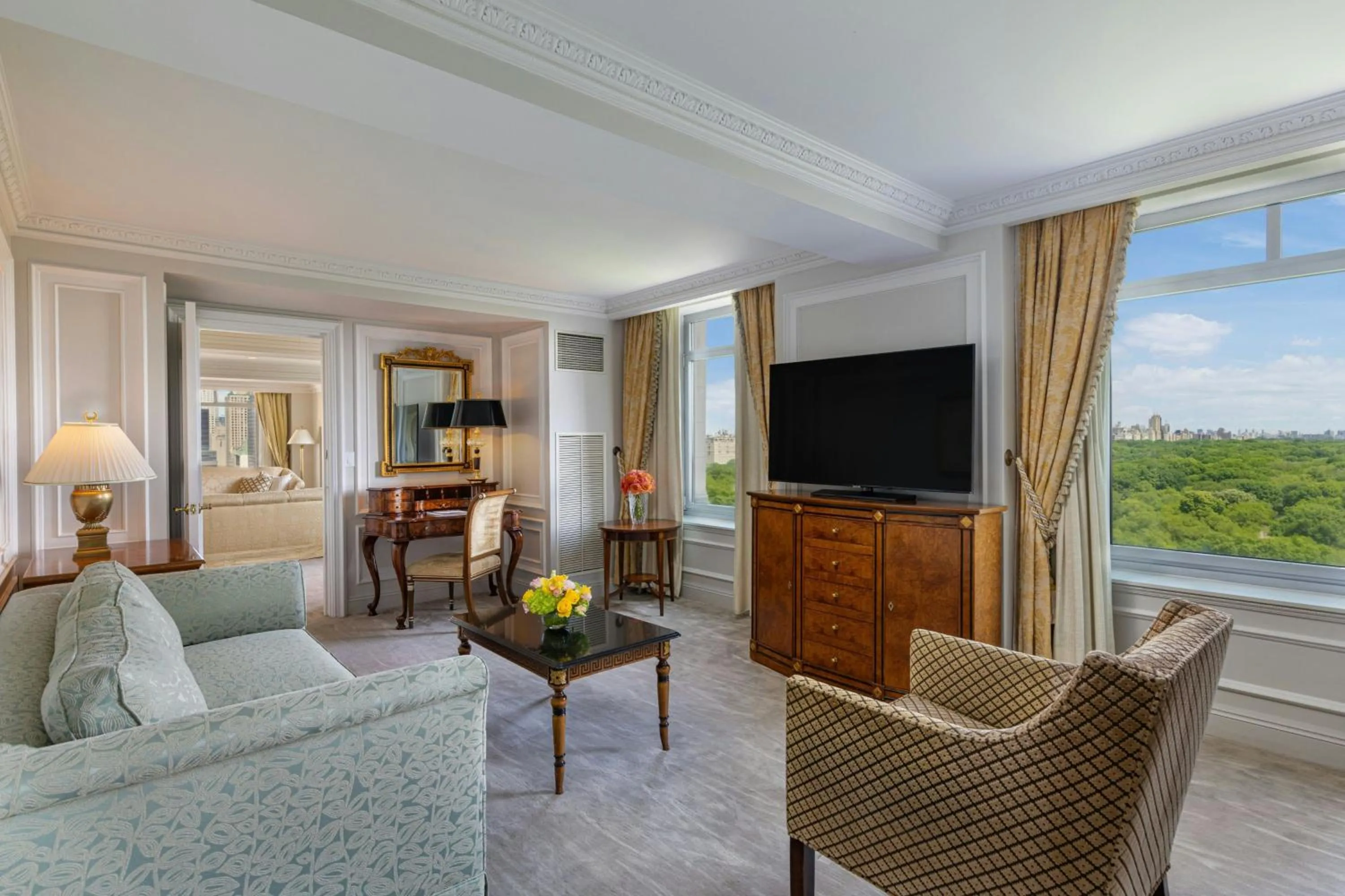Living room in The Ritz-Carlton New York, Central Park