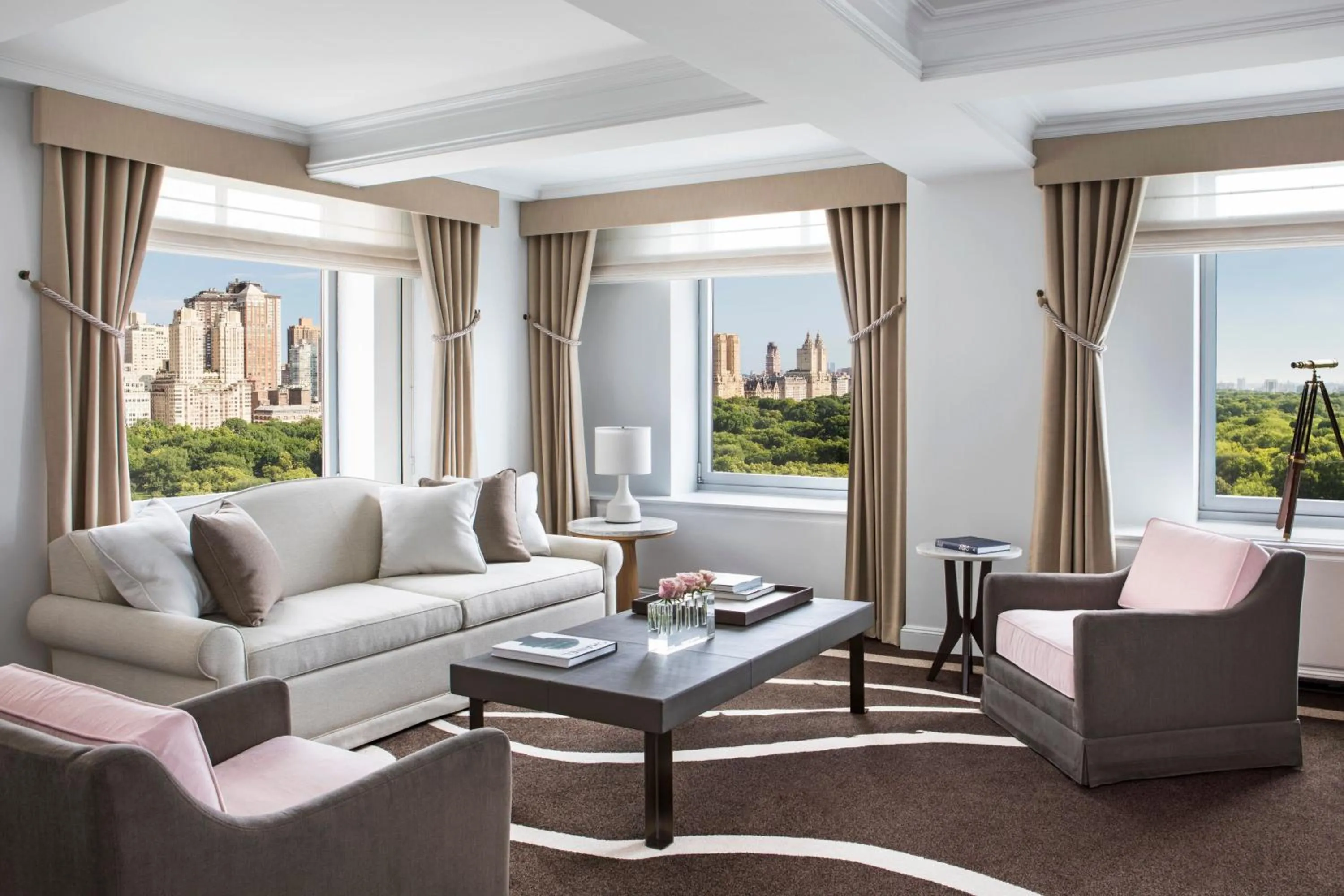 Living room in The Ritz-Carlton New York, Central Park