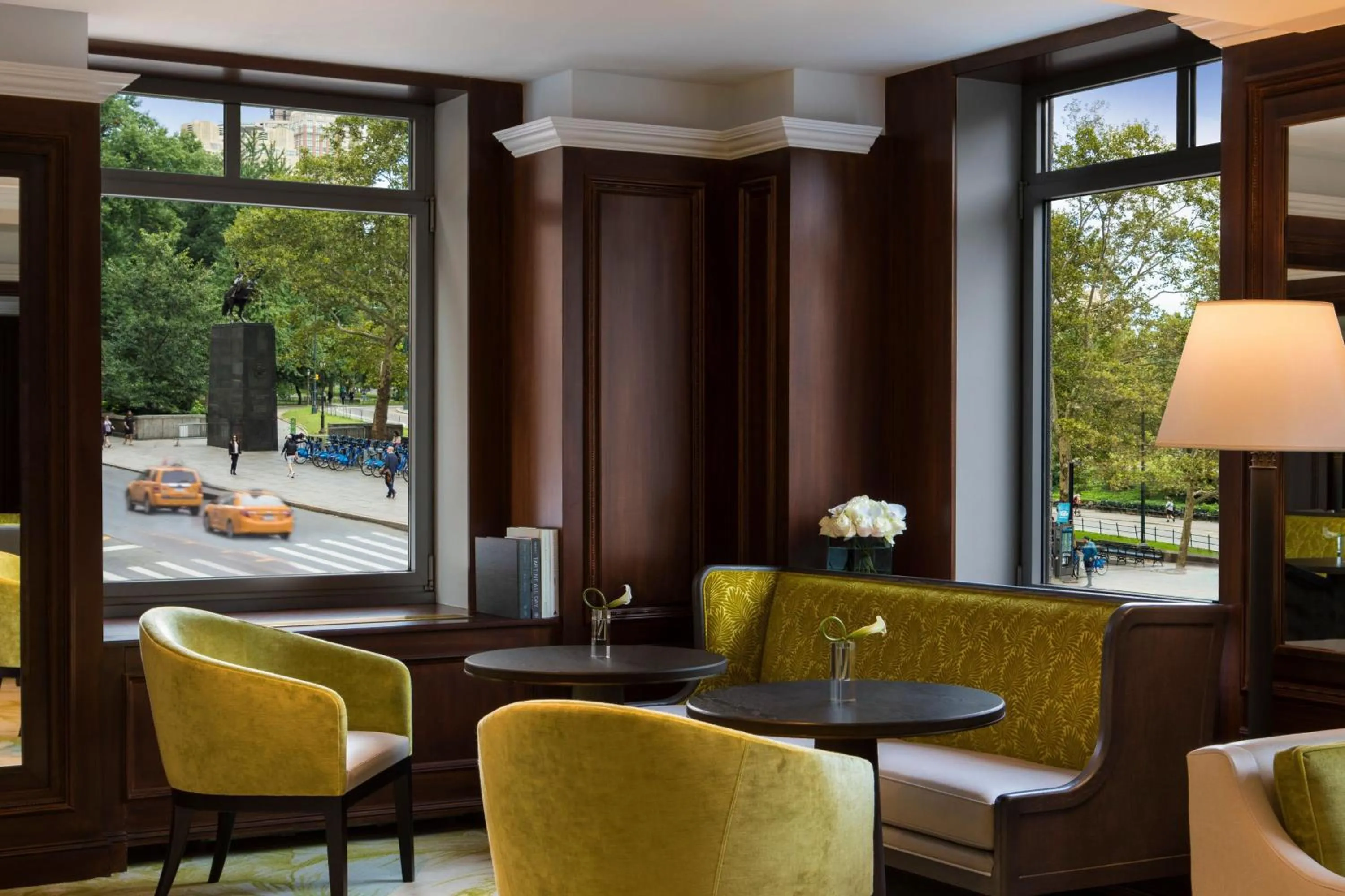 Lounge or bar in The Ritz-Carlton New York, Central Park