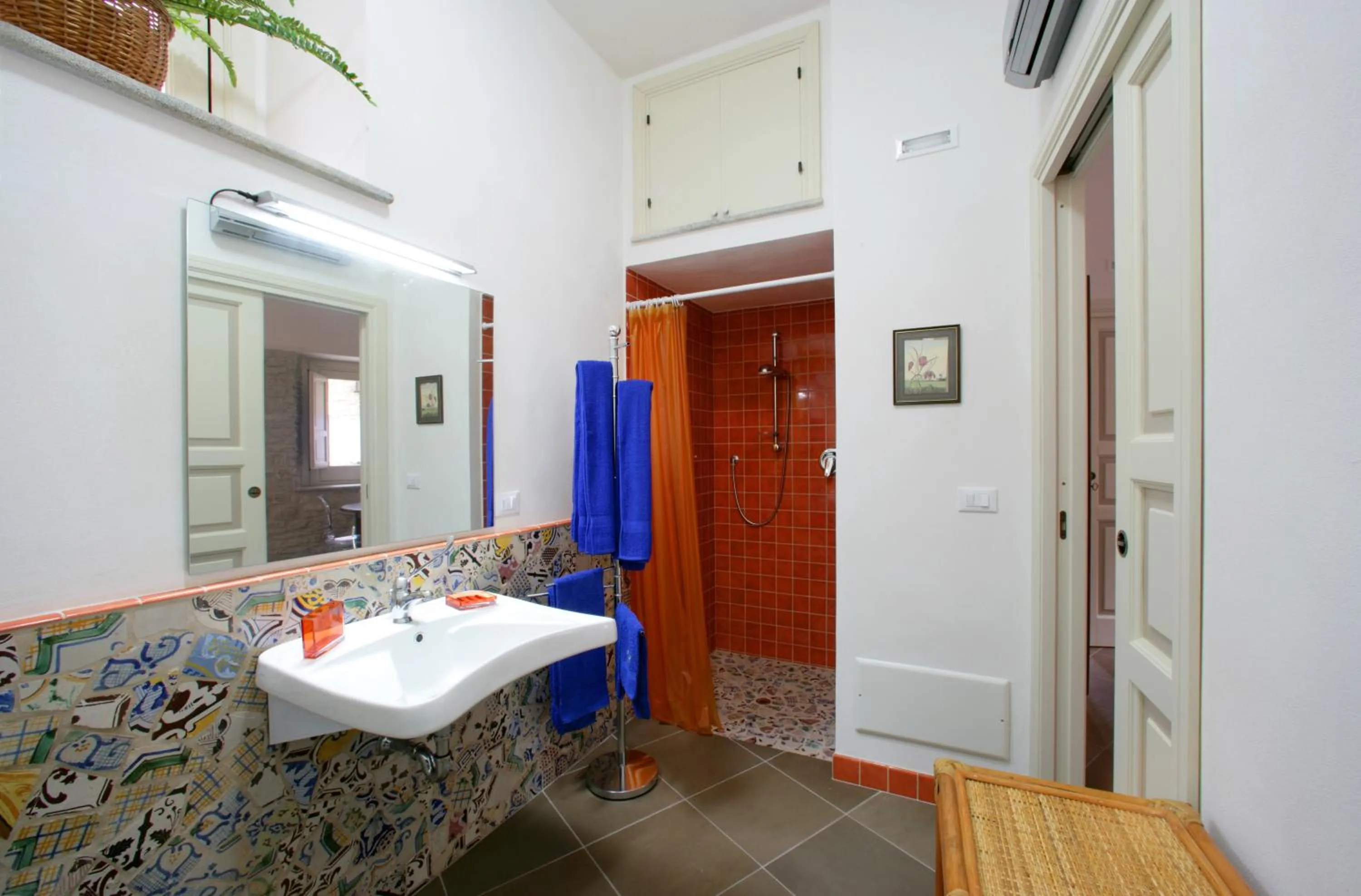 Shower in Residence Erice Pietre Antiche