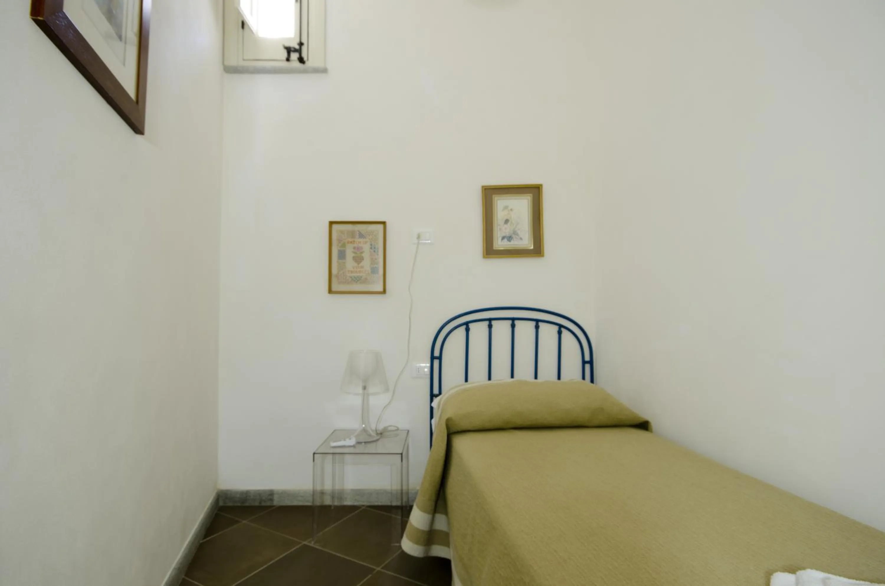 Photo of the whole room, Bed in Residence Erice Pietre Antiche