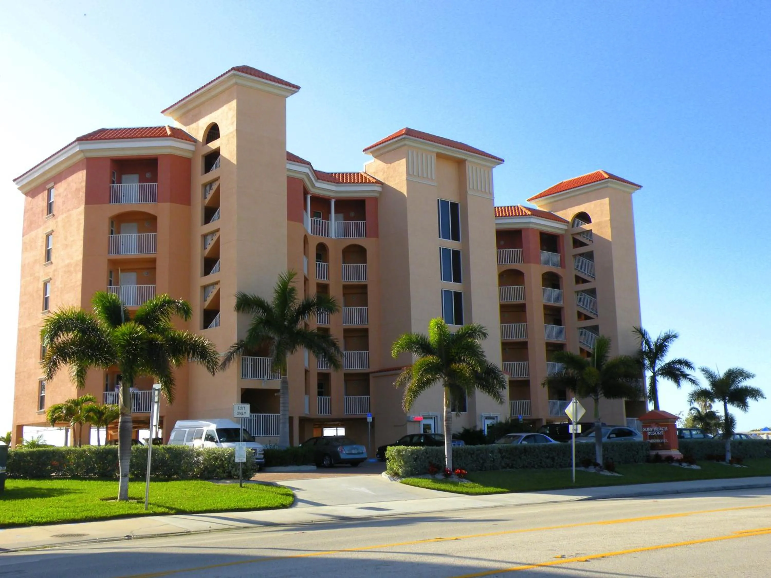 Facade/entrance in Surf Beach Treasure Island Resort
