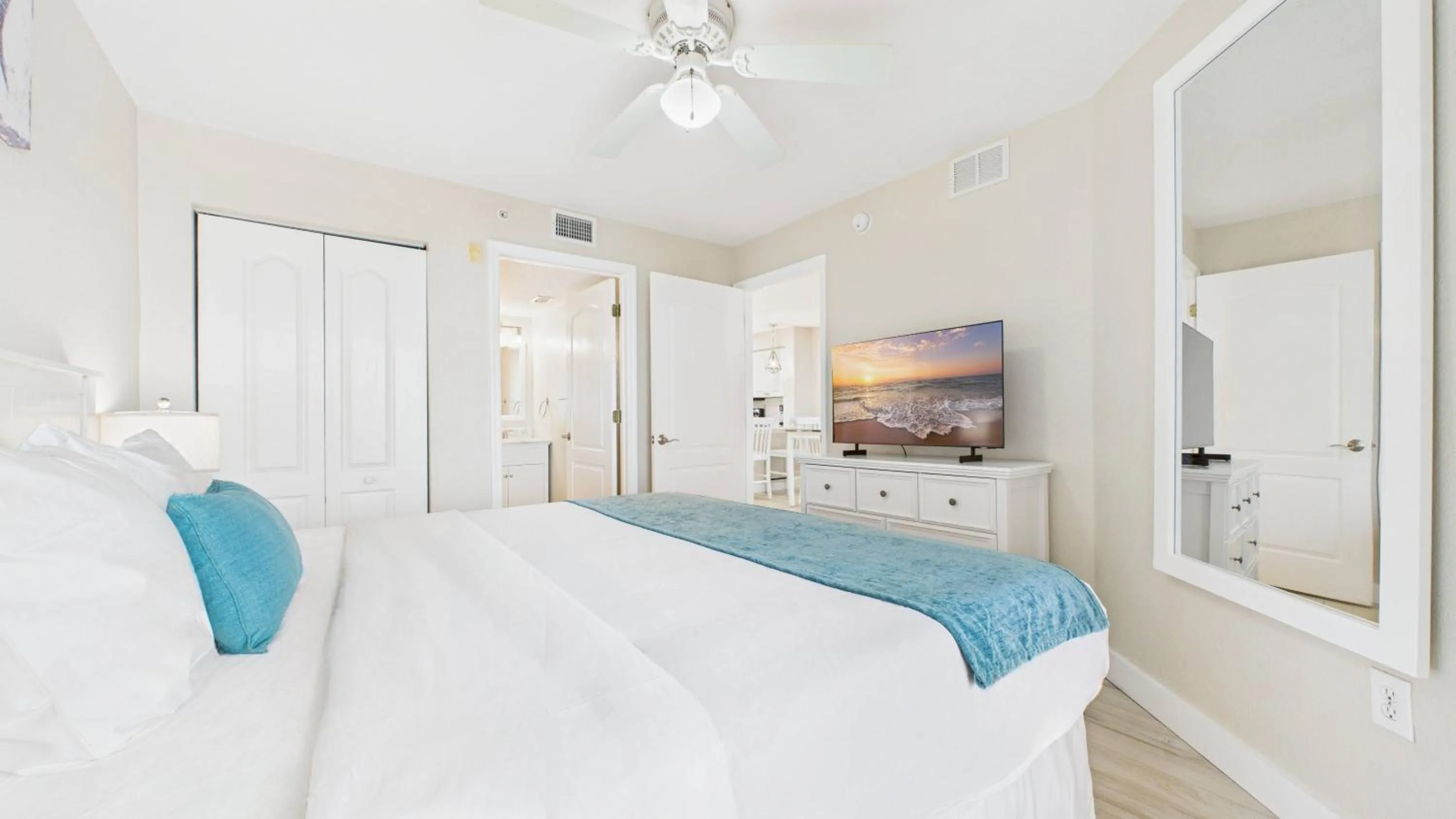 Bed in Surf Beach Treasure Island Resort