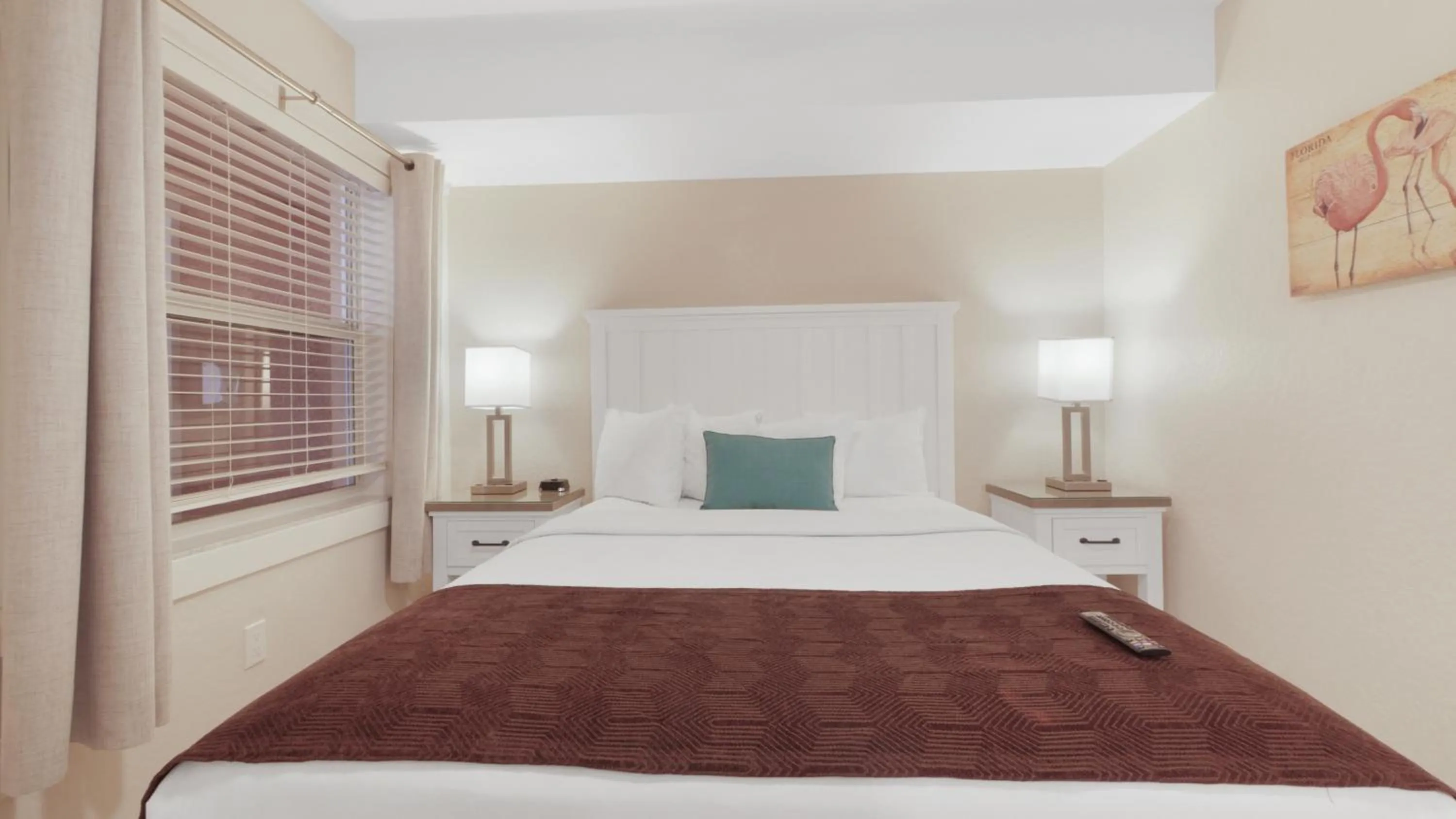 Bedroom, Bed in Surf Beach Treasure Island Resort