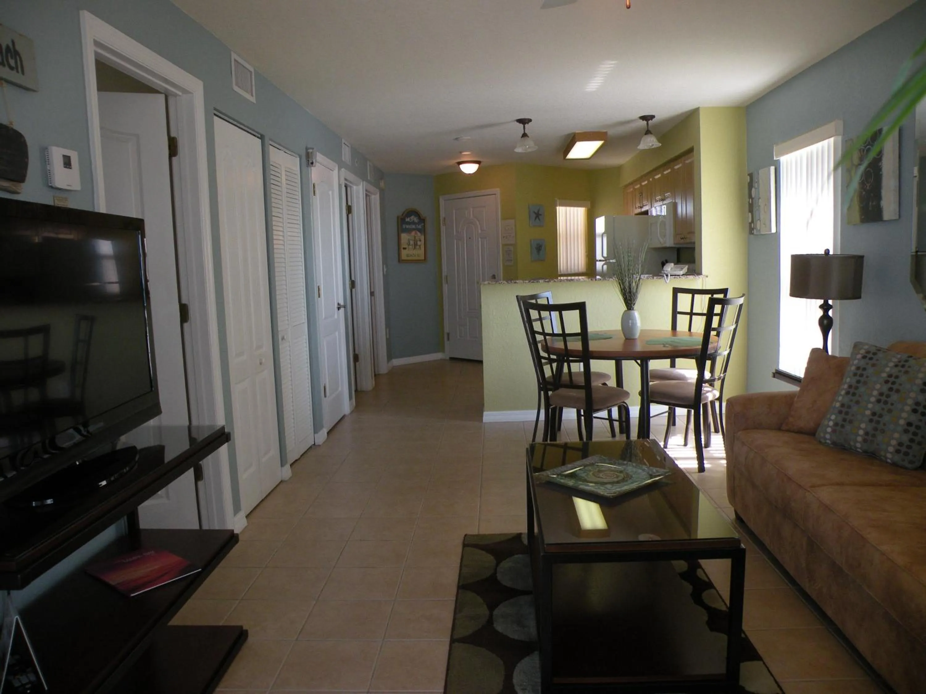 Living room in Surf Beach Treasure Island Resort
