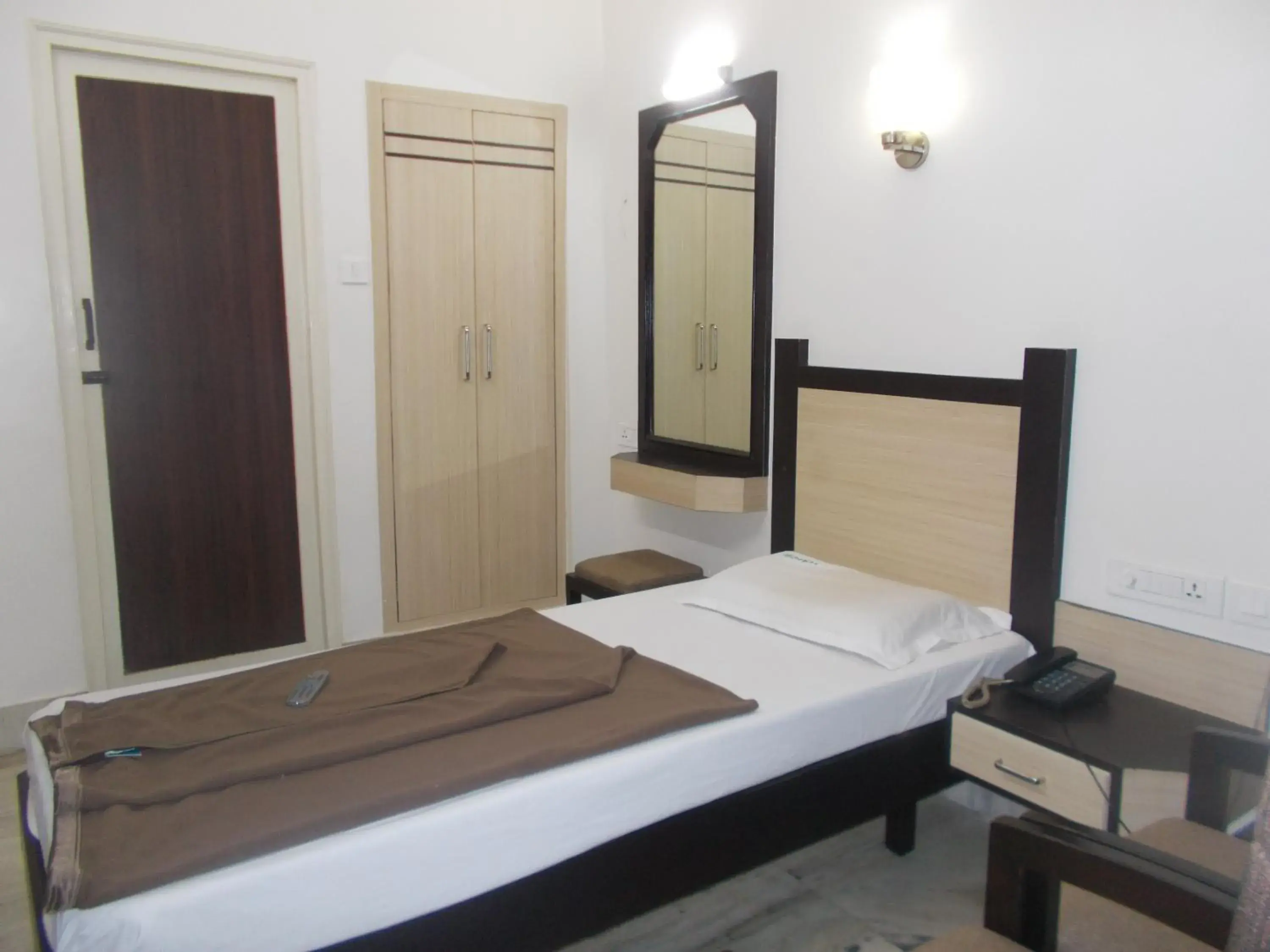 Deluxe Single Room - single occupancy in Modern Hotel Deluxe Single Room - single occupancy in Modern Hotel