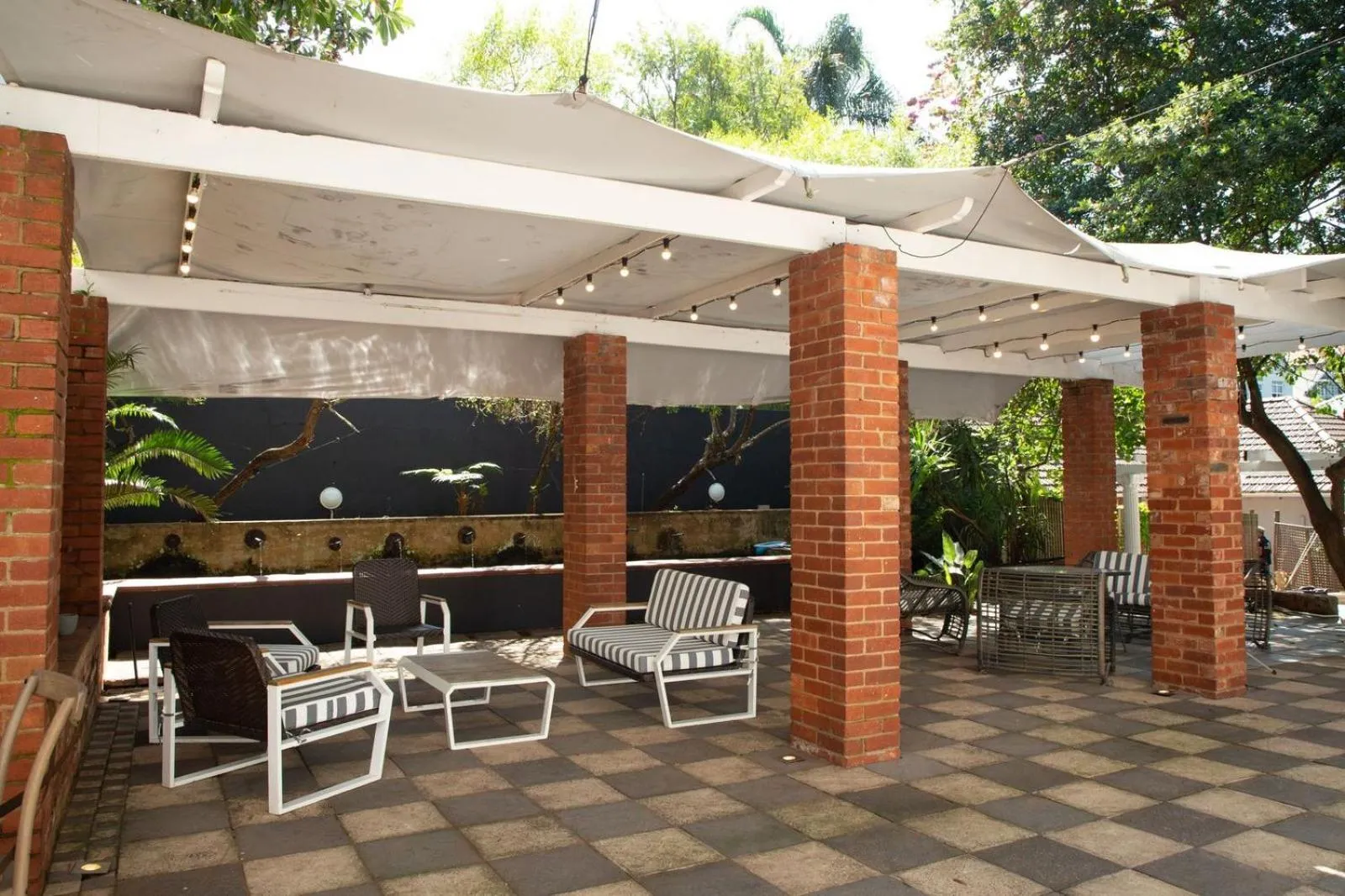 Property building in Saint James on Venice