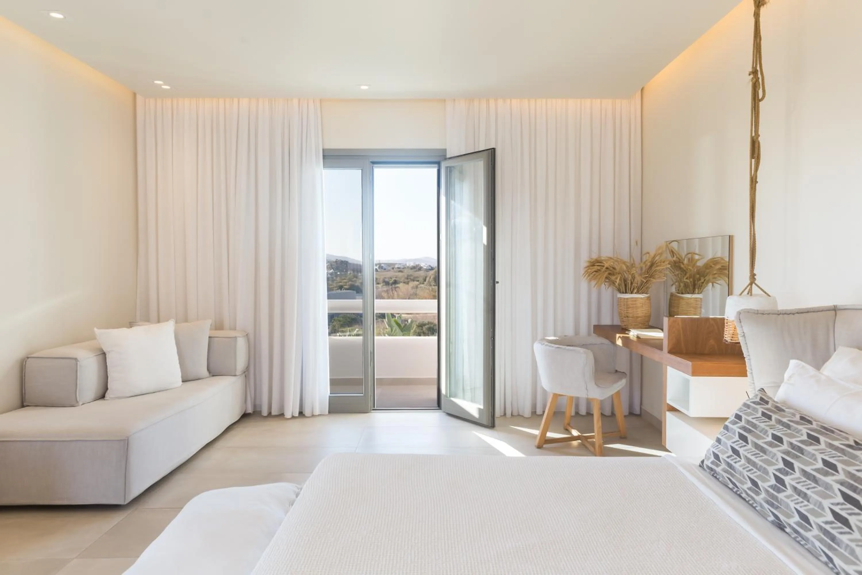 Seating area, Bed in 18 Grapes Hotel