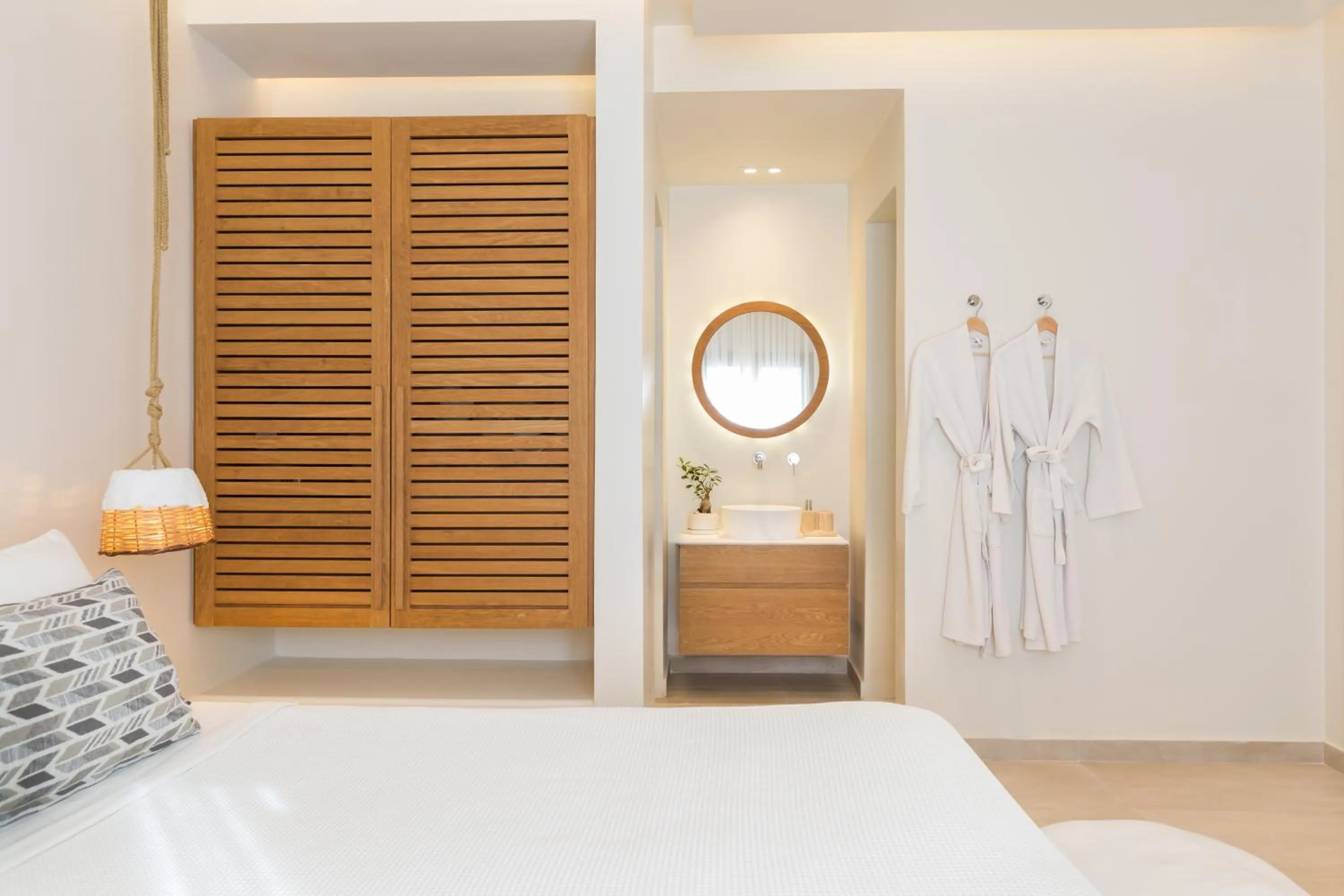 Bathroom, Bed in 18 Grapes Hotel