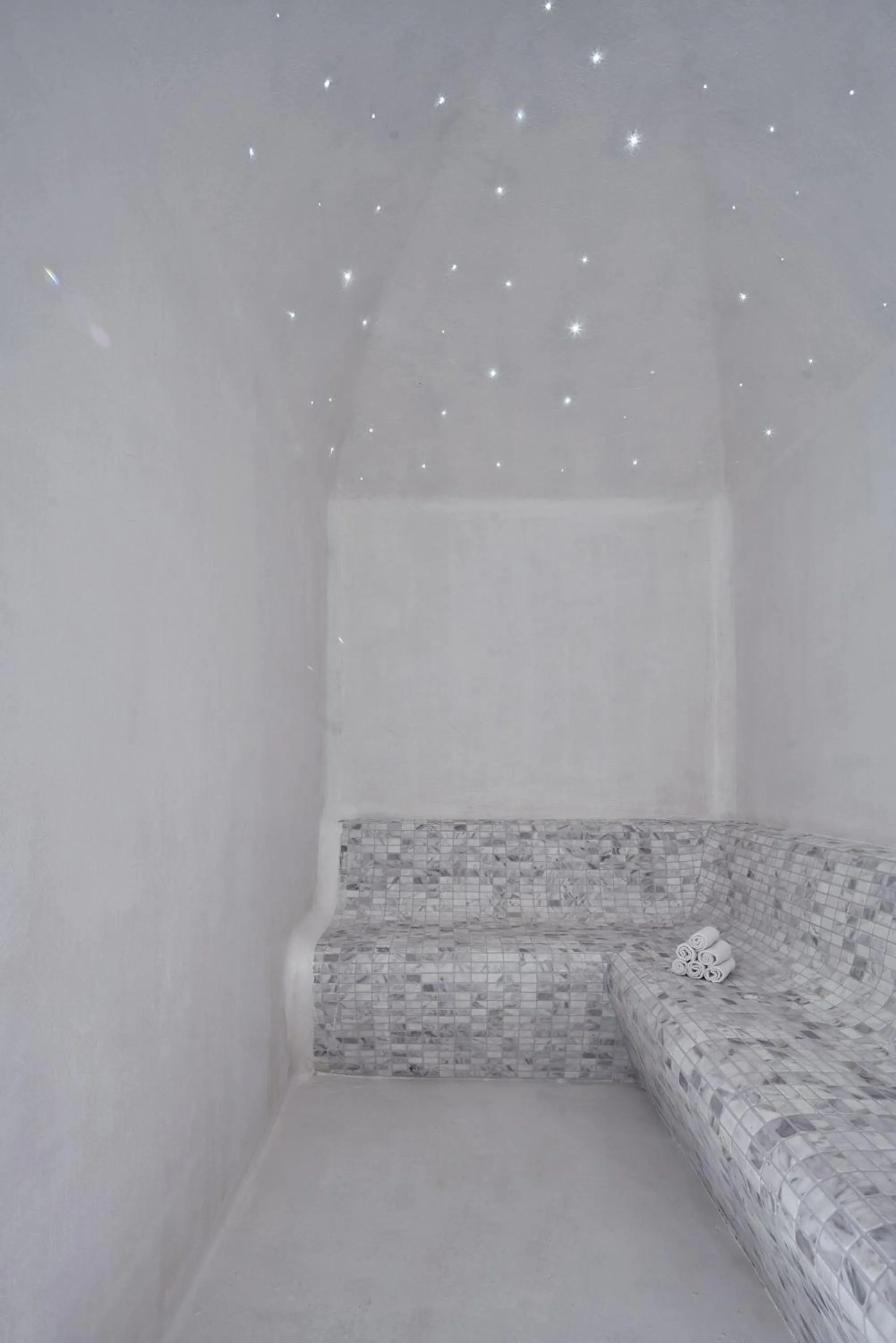 Massage, Bed in 18 Grapes Hotel