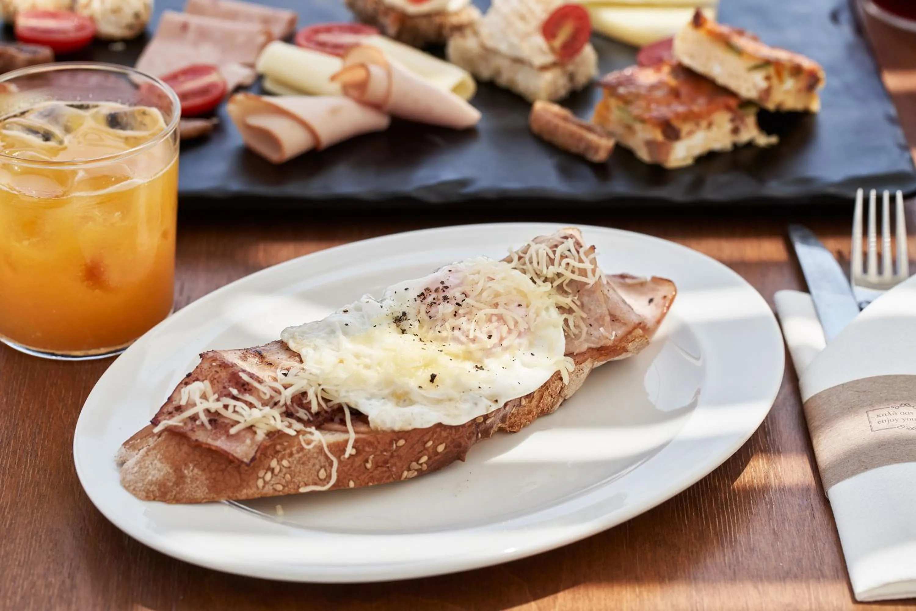 Food and drinks in 18 Grapes Hotel