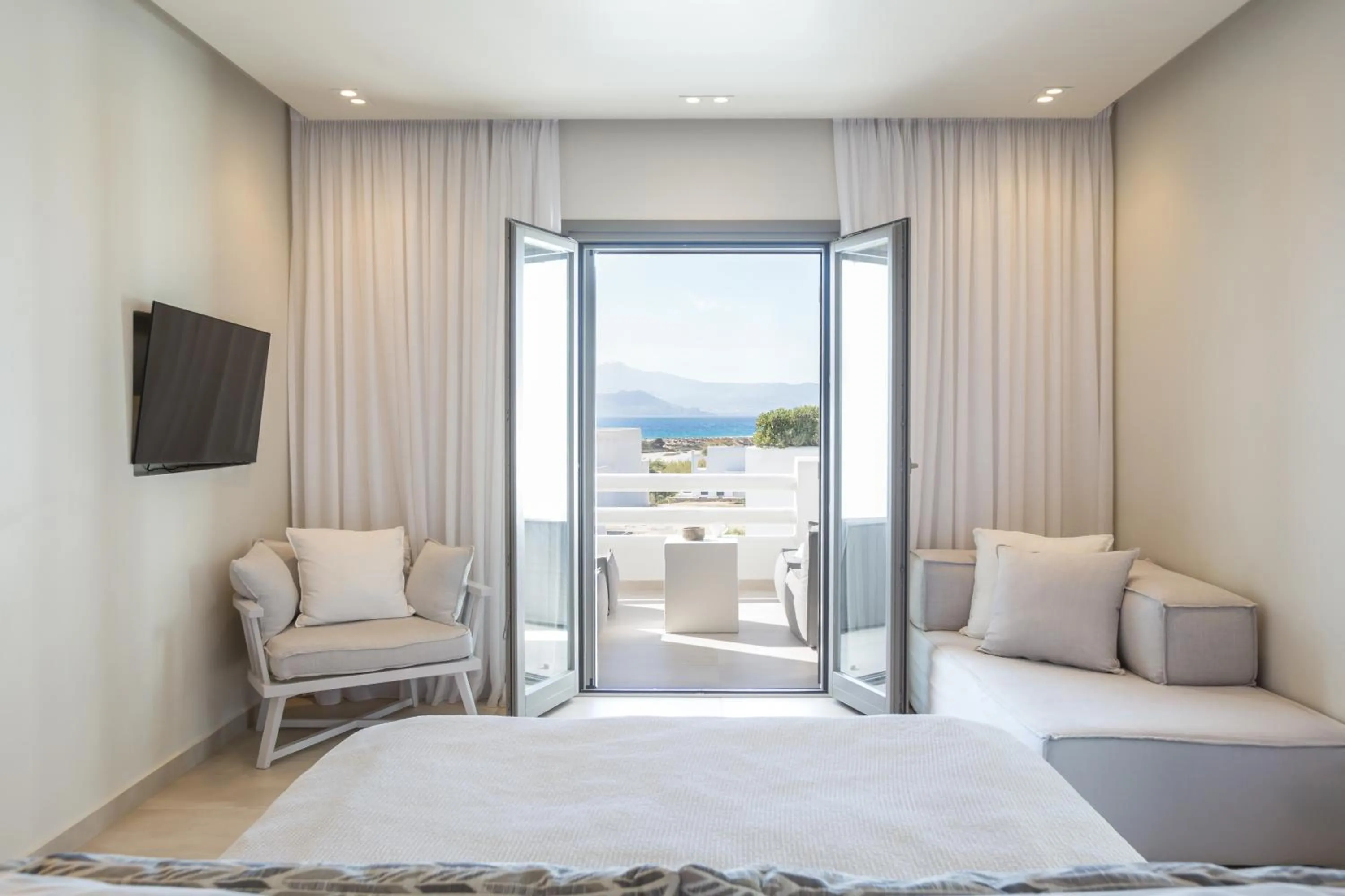 Balcony/Terrace, Bed in 18 Grapes Hotel