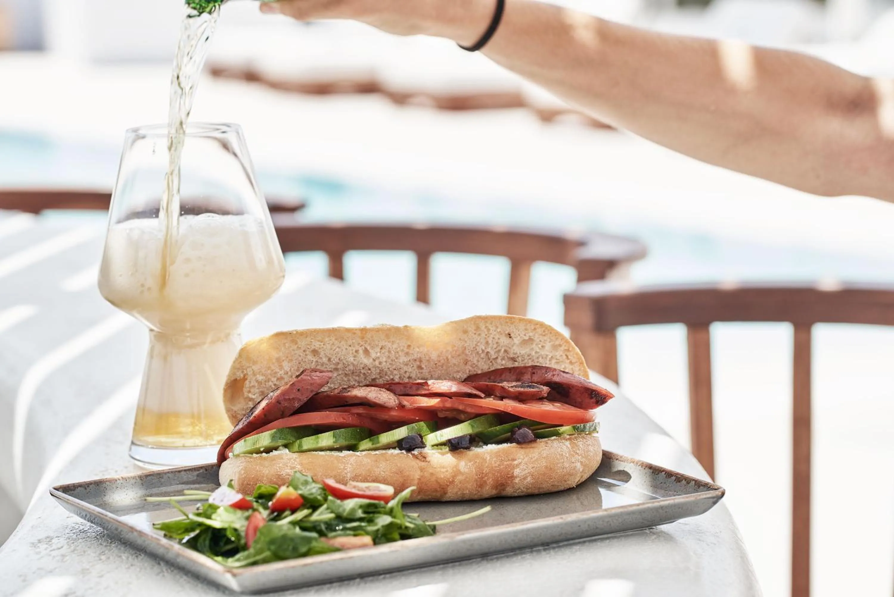 Restaurant/places to eat in 18 Grapes Hotel