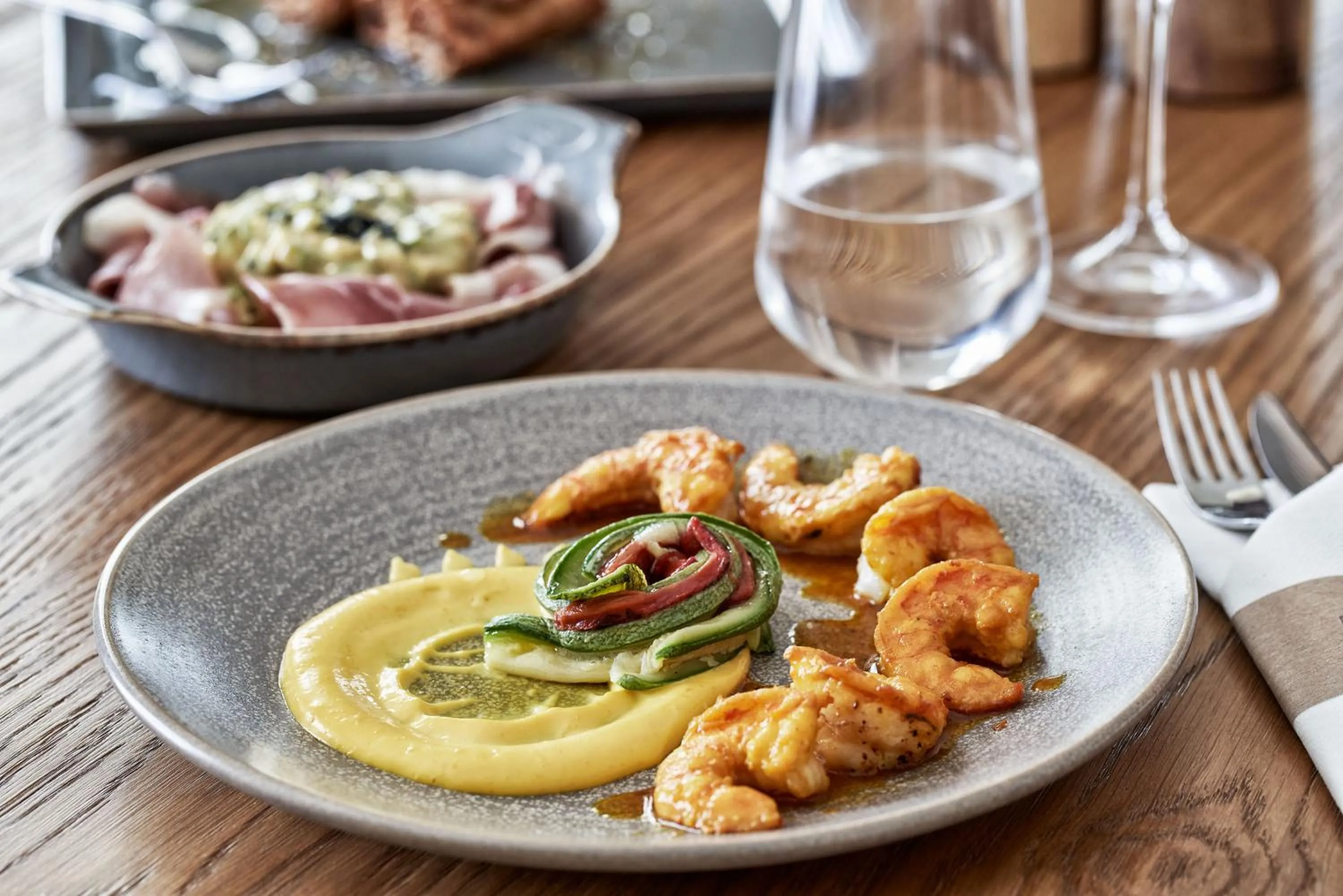 Food and drinks in 18 Grapes Hotel