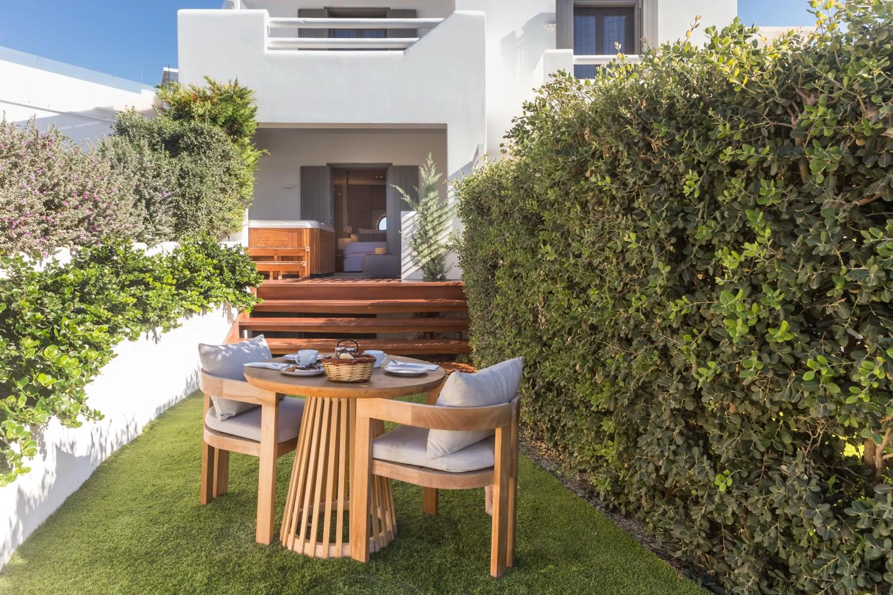 Garden in 18 Grapes Hotel