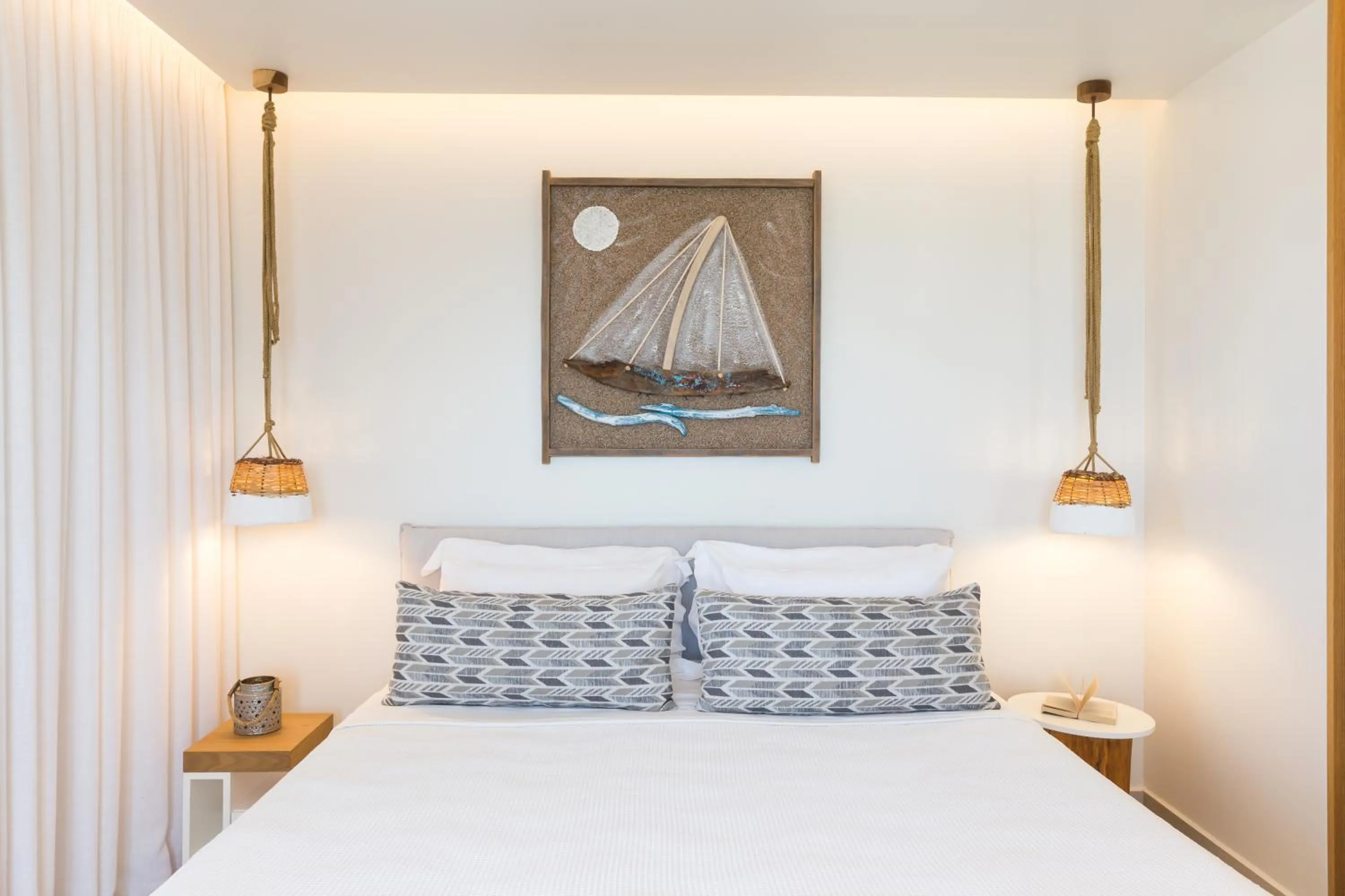 Bed in 18 Grapes Hotel