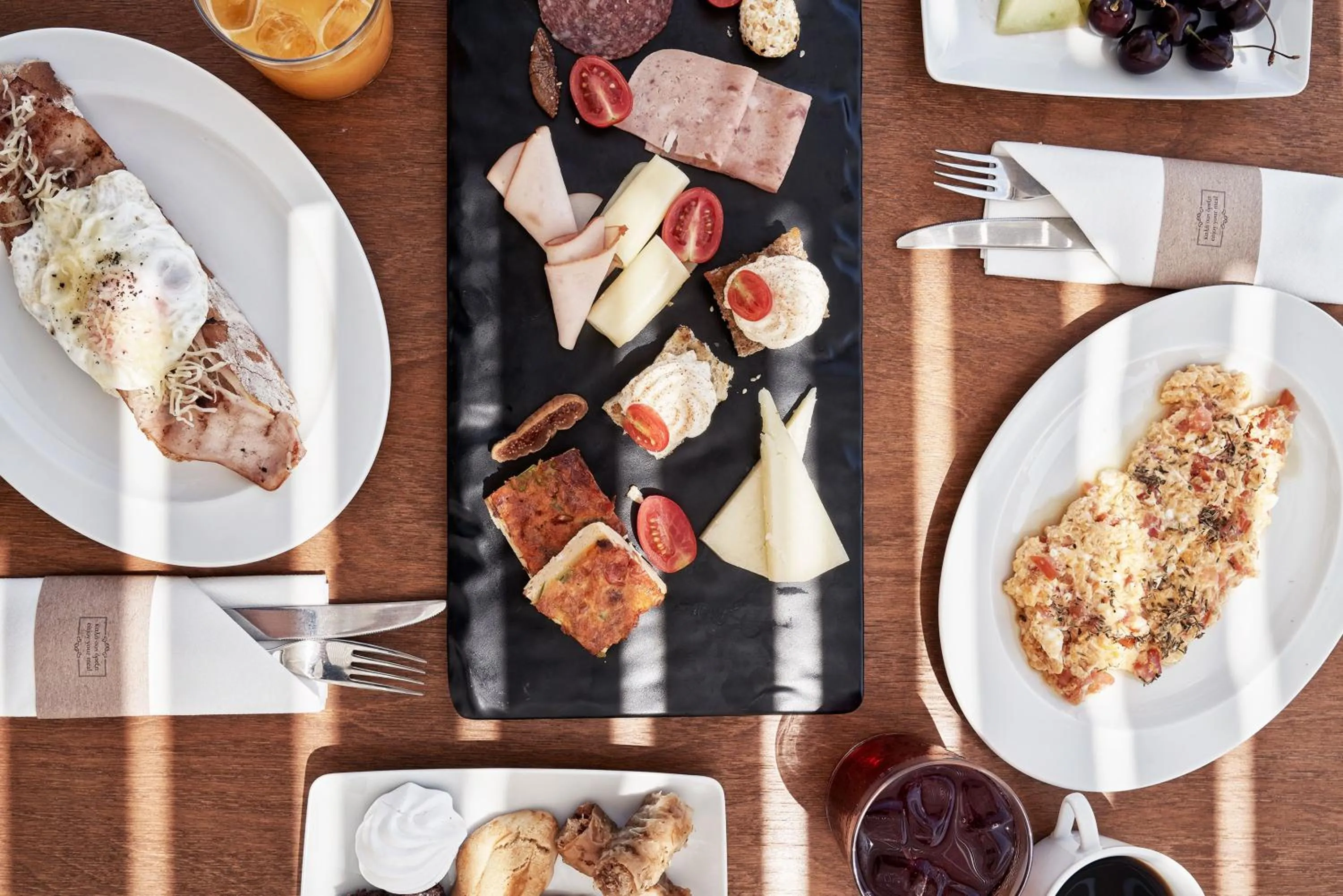 Food and drinks in 18 Grapes Hotel