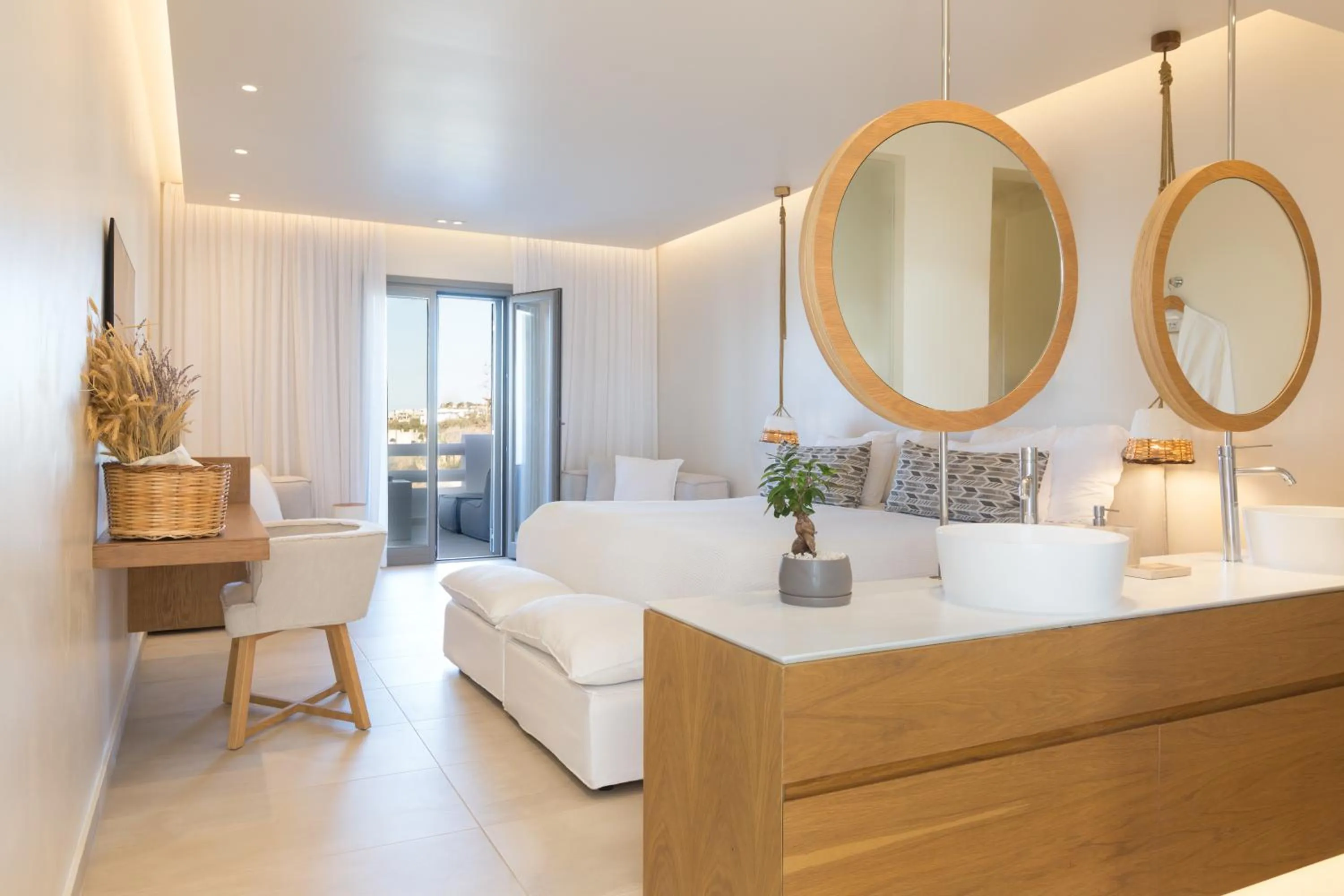 Photo of the whole room, Bed in 18 Grapes Hotel