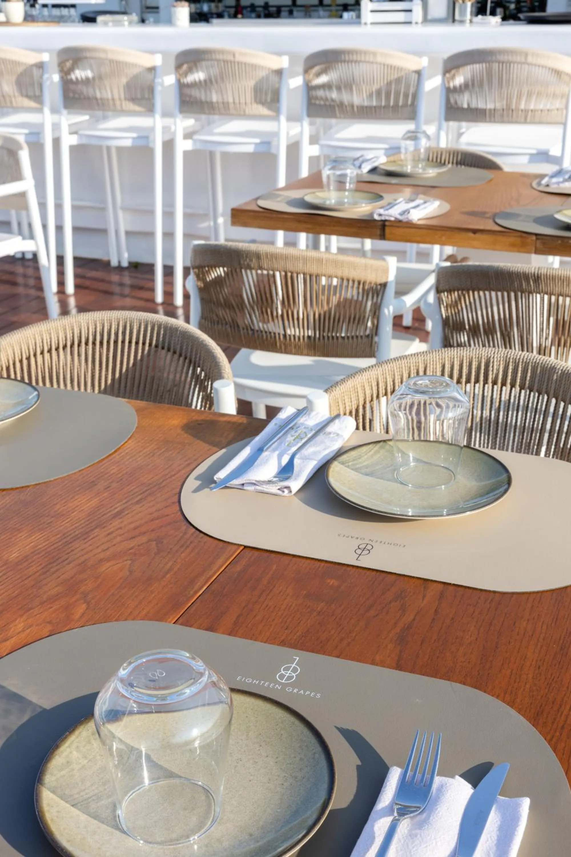 Restaurant/places to eat in 18 Grapes Hotel