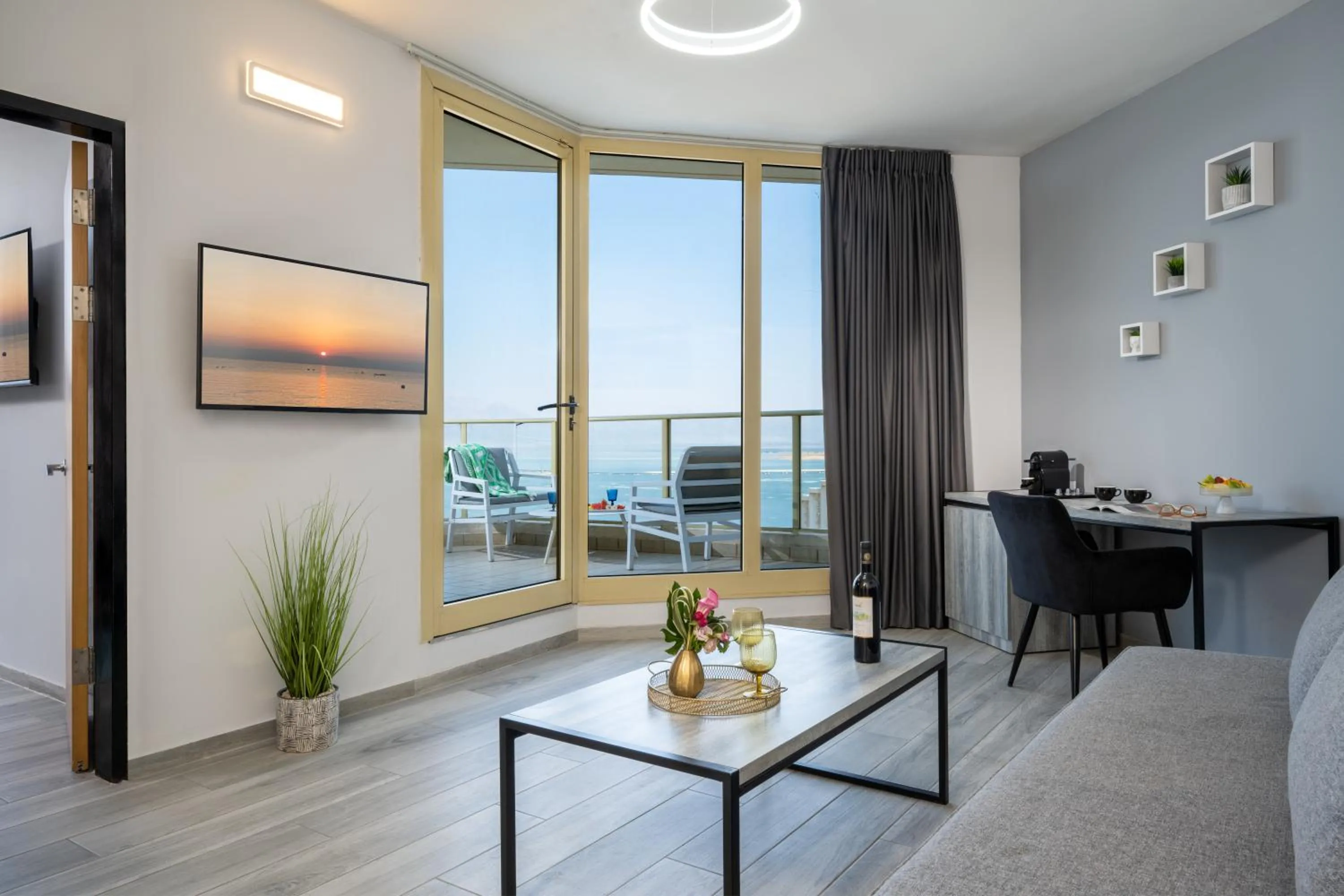 Seating area in Leonardo Plaza Hotel Dead Sea