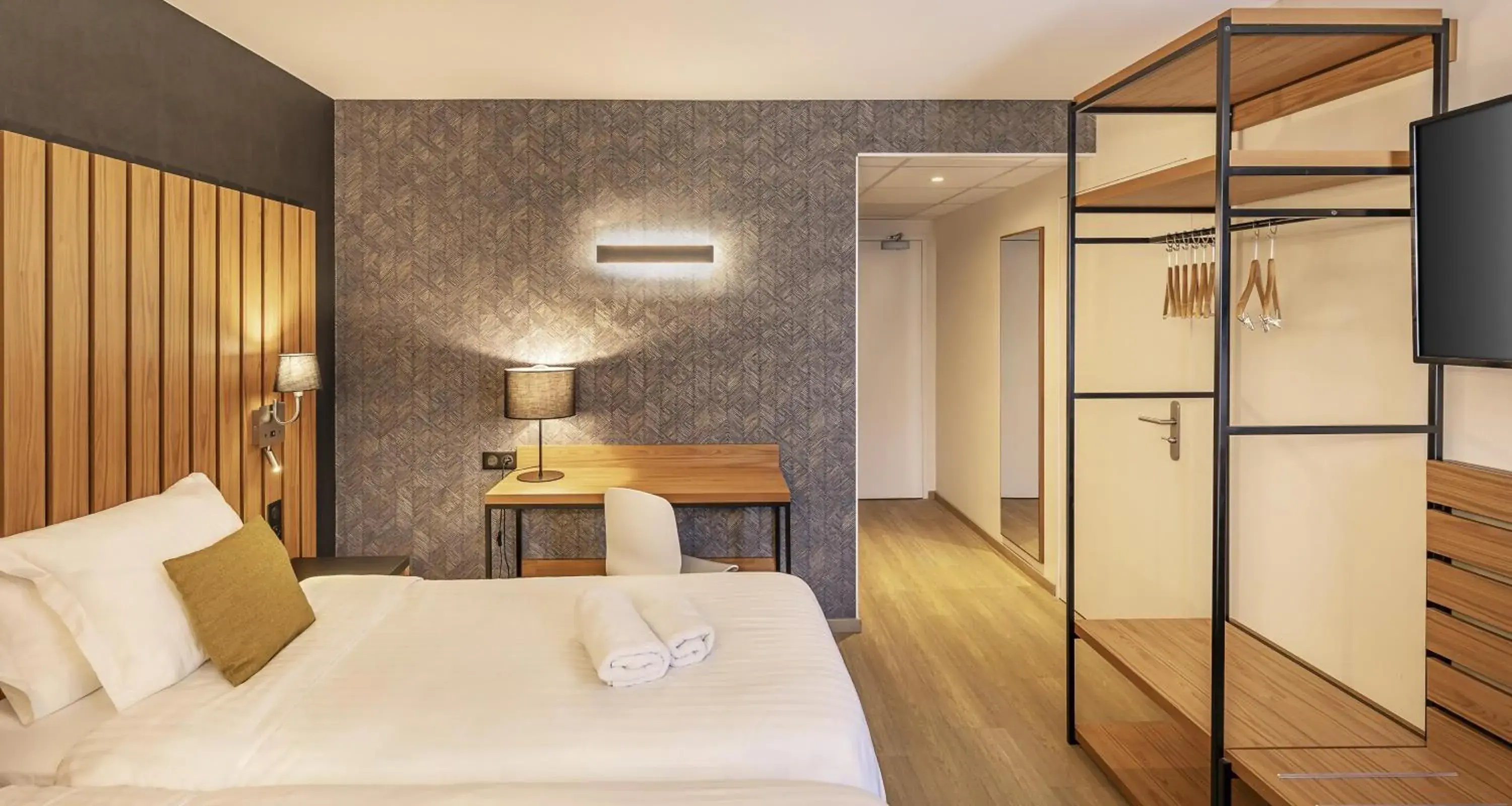 Comfort Queen Room with Bay View - Non-Smoking in Best Western Côte des Sables Plouescat Comfort Queen Room with Bay View - Non-Smoking in Best Western Côte des Sables Plouescat