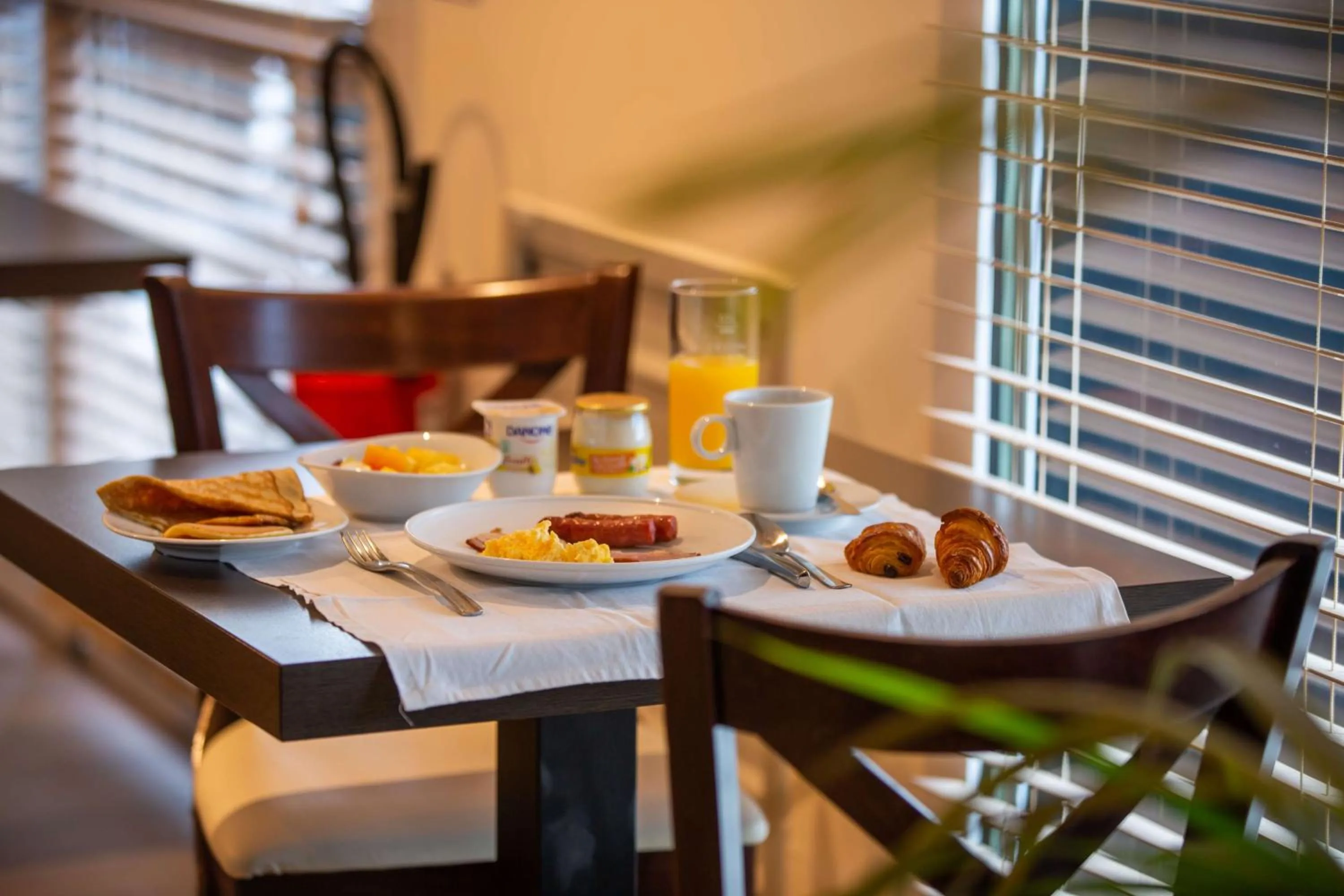 Breakfast in Brit Hotel & Spa Côte des Sables