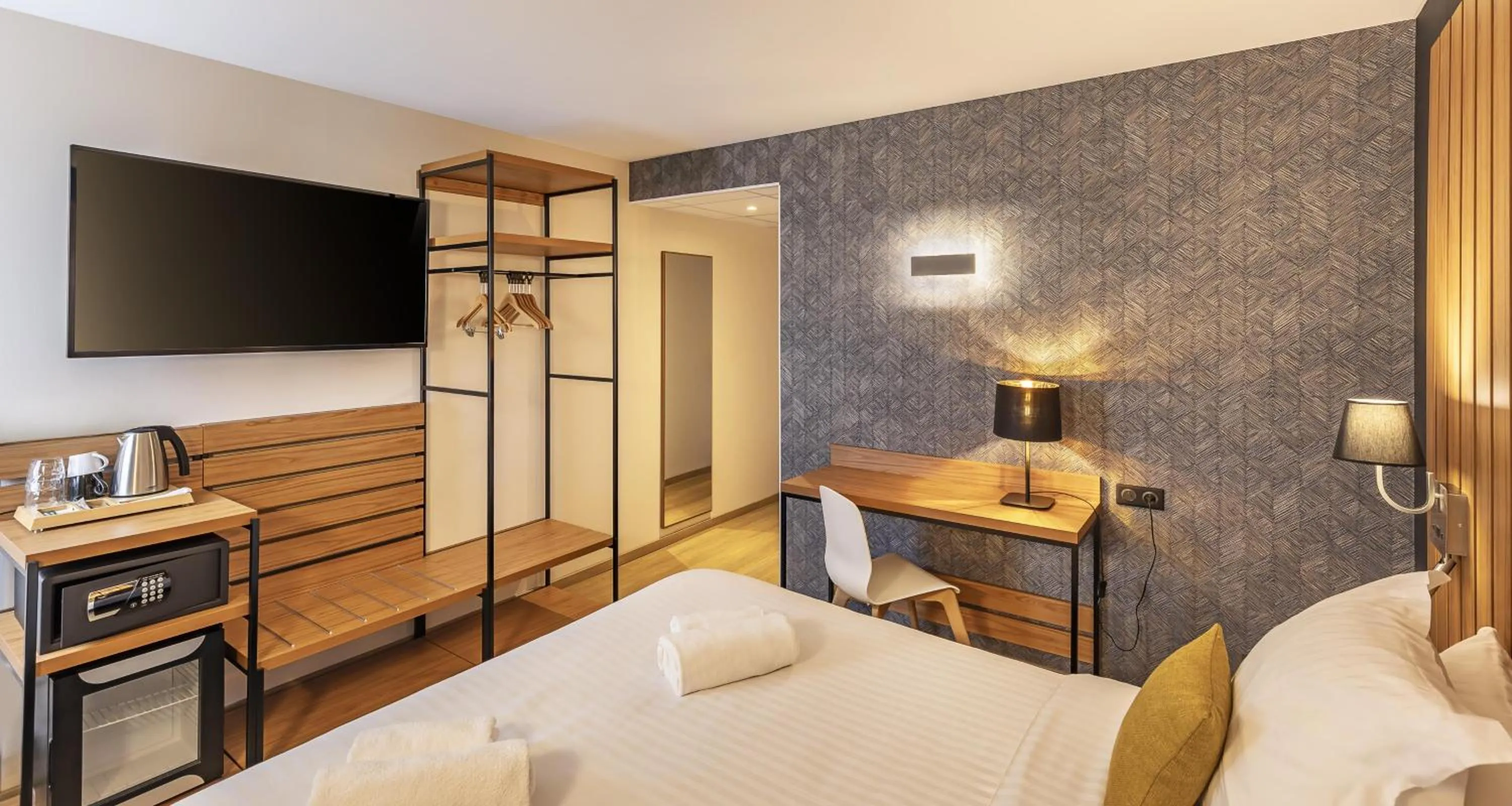 Bedroom, Bed in Best Western Côte des Sables Plouescat