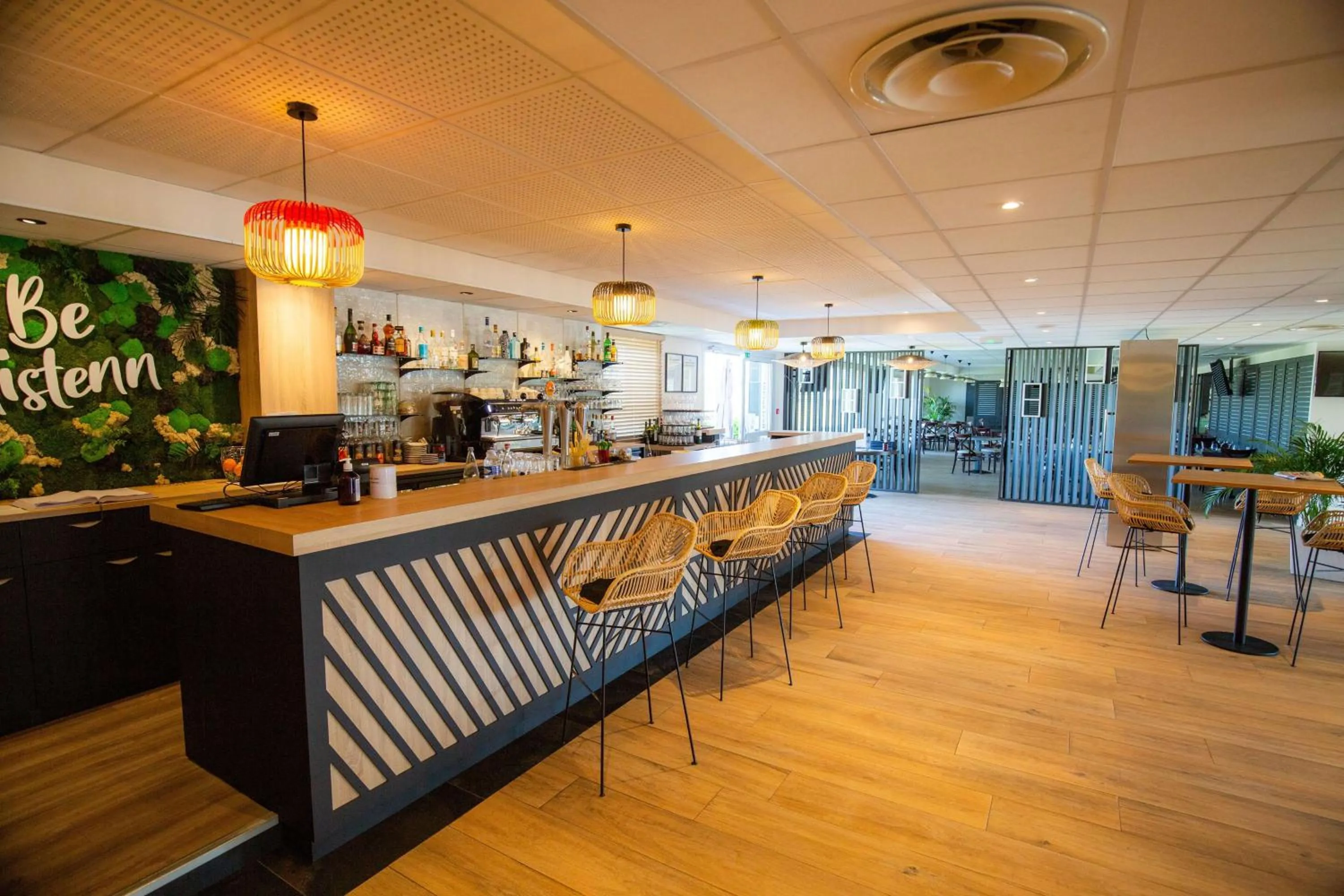 Lounge or bar in Brit Hotel & Spa Côte des Sables