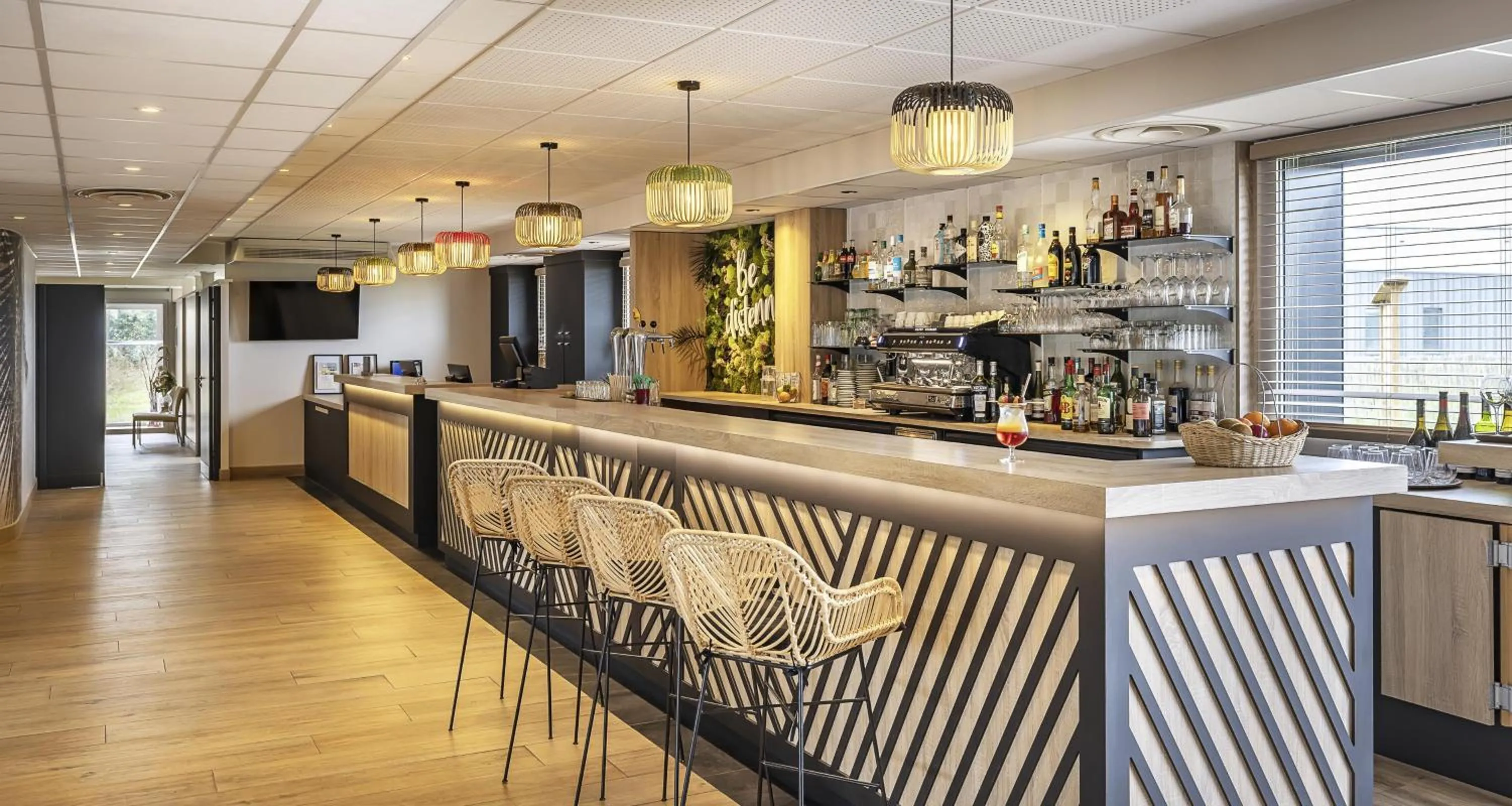 Lobby or reception in Best Western Côte des Sables Plouescat