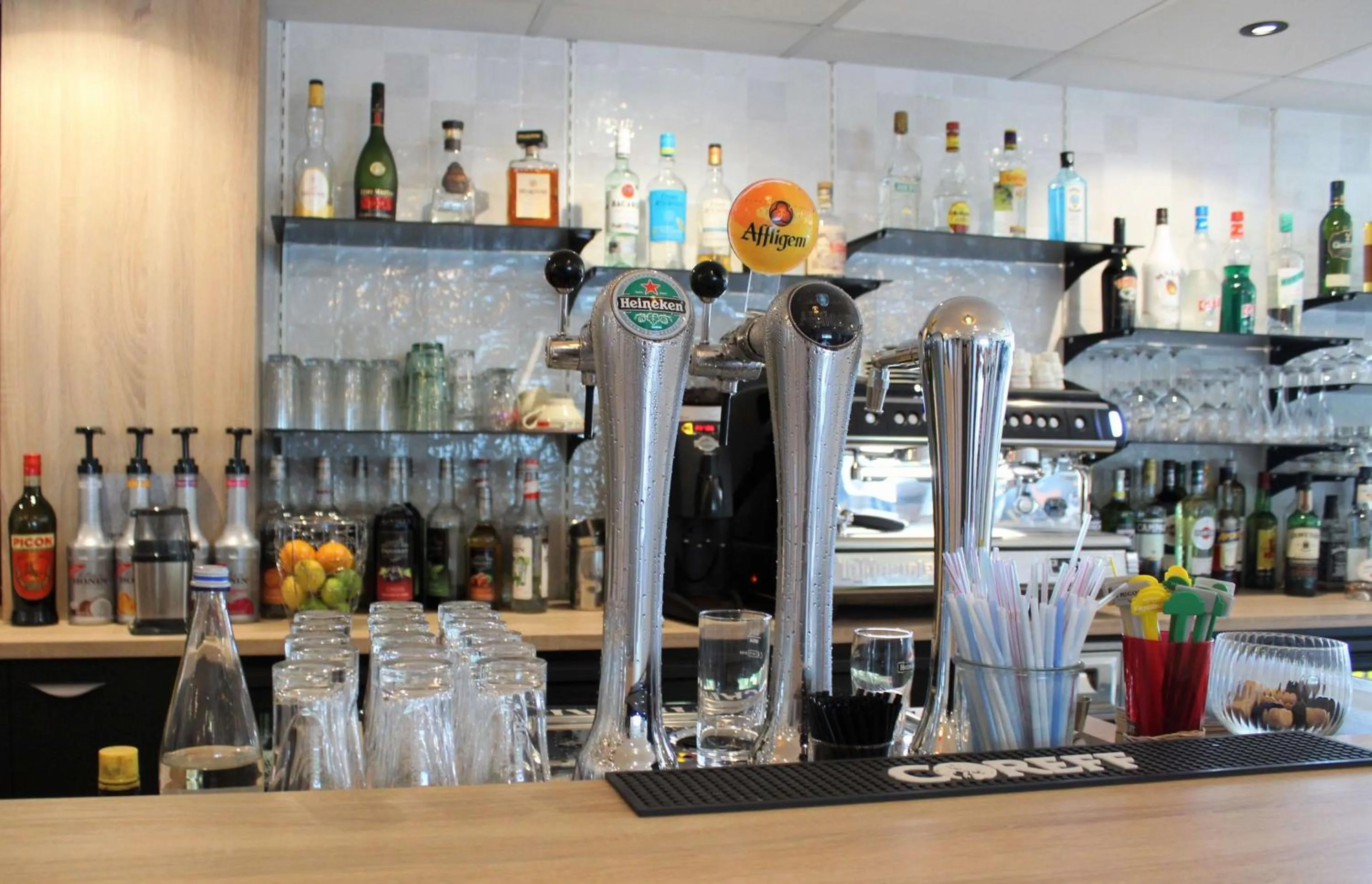 Lounge or bar in Brit Hotel & Spa Côte des Sables