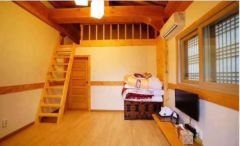 Deluxe Double Room in The Mumum Guesthouse Deluxe Double Room in The Mumum Guesthouse