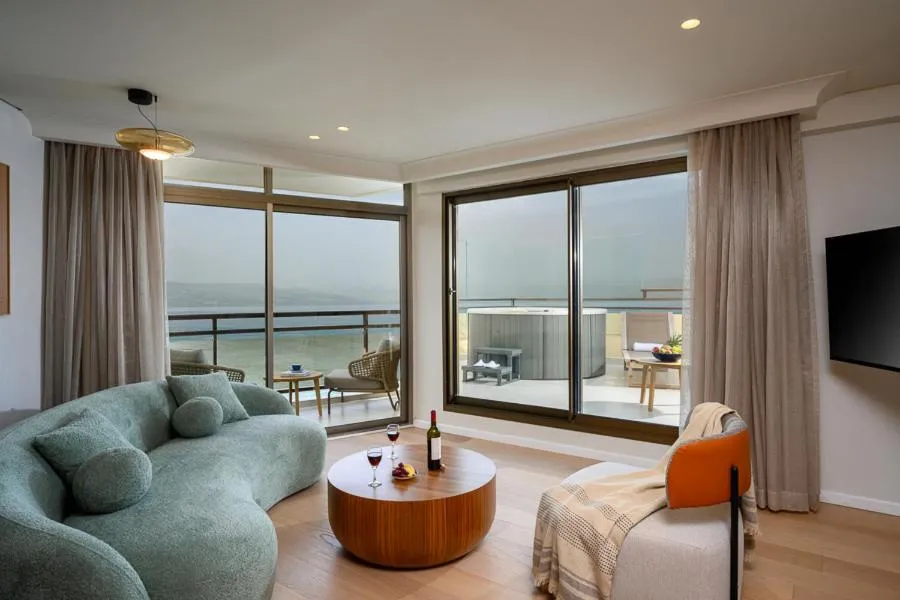 Seating area in Leonardo Plaza Hotel Tiberias