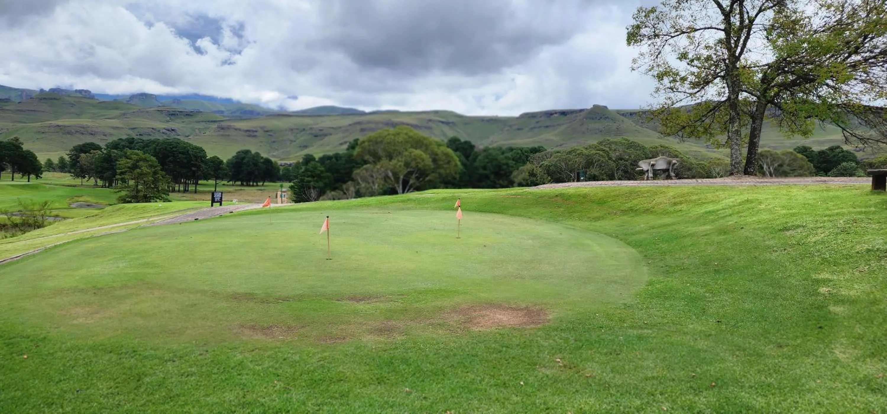Golfcourse in Gooderson Drakensberg Gardens Golf & Spa Resort