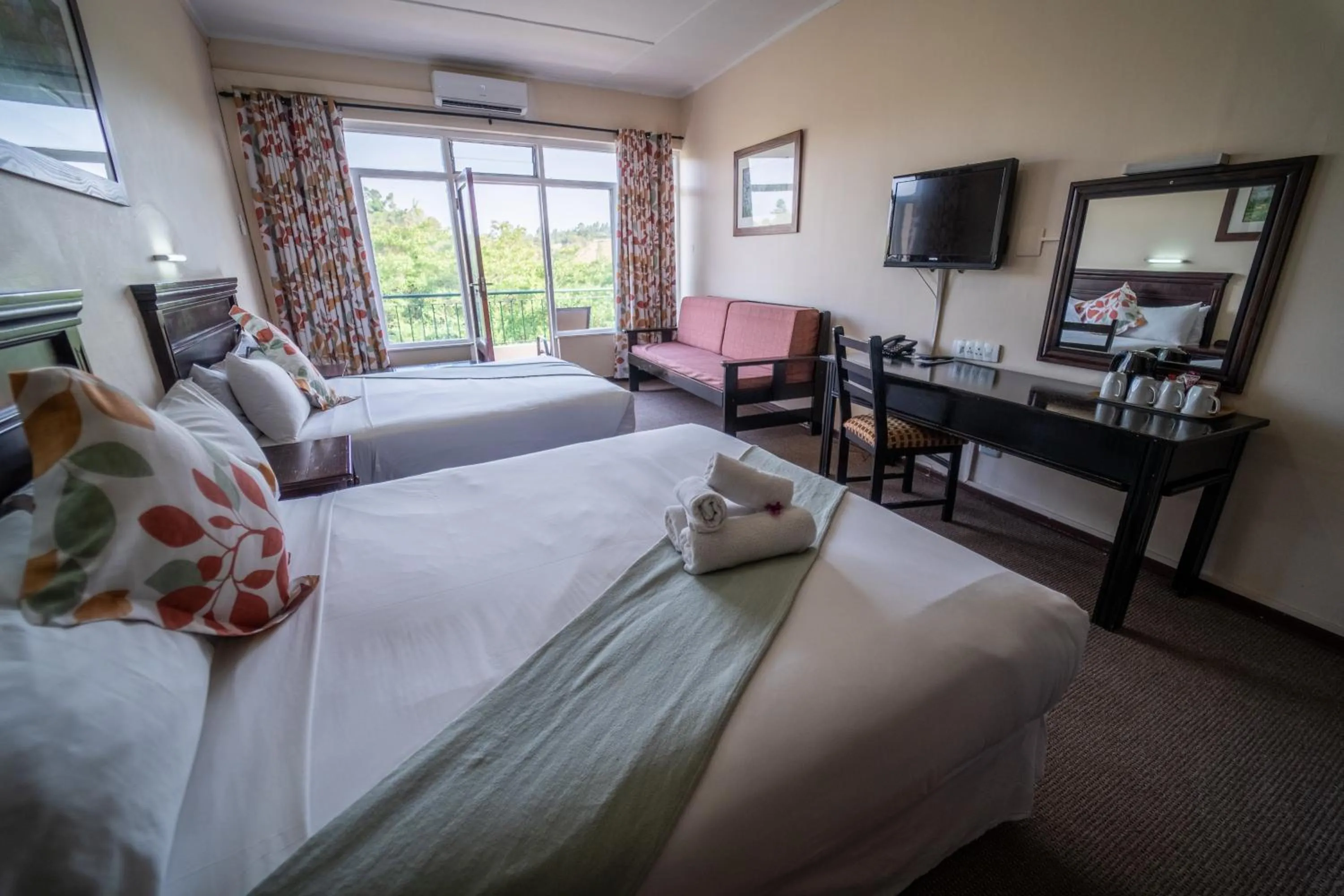Bedroom, Bed in Gooderson Natal Spa Hot Springs Resort
