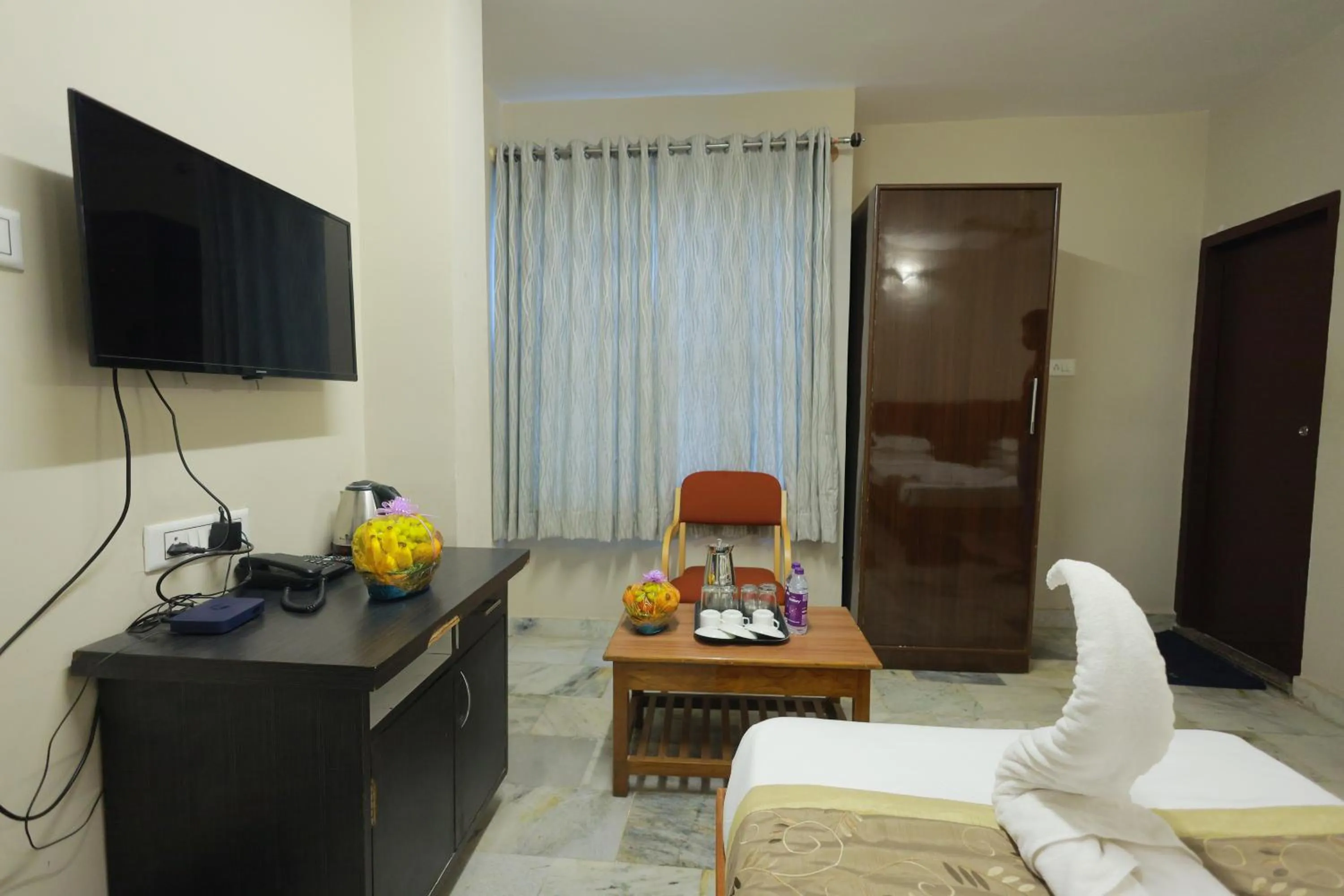 TV and multimedia in Soundarya Hotel