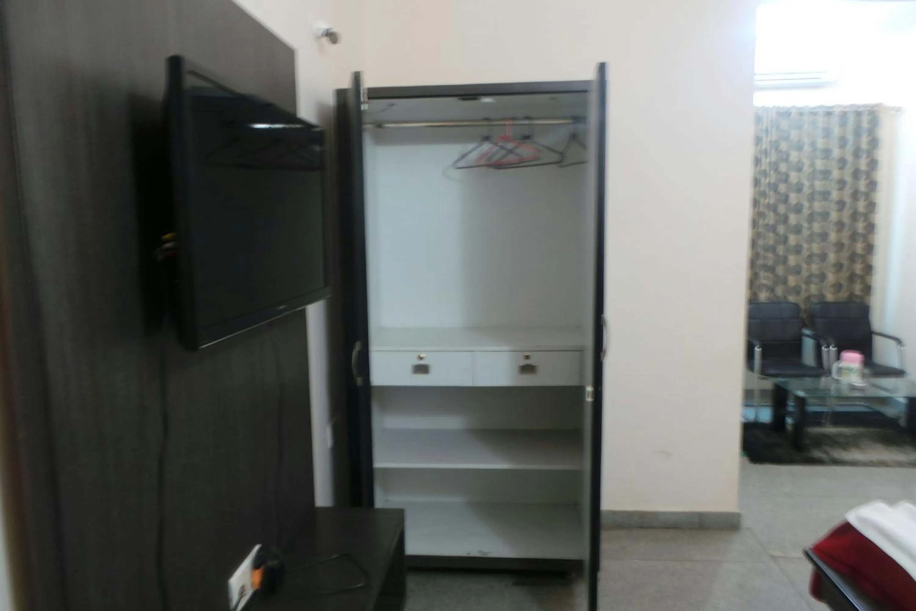 wardrobe in Soundarya Hotel