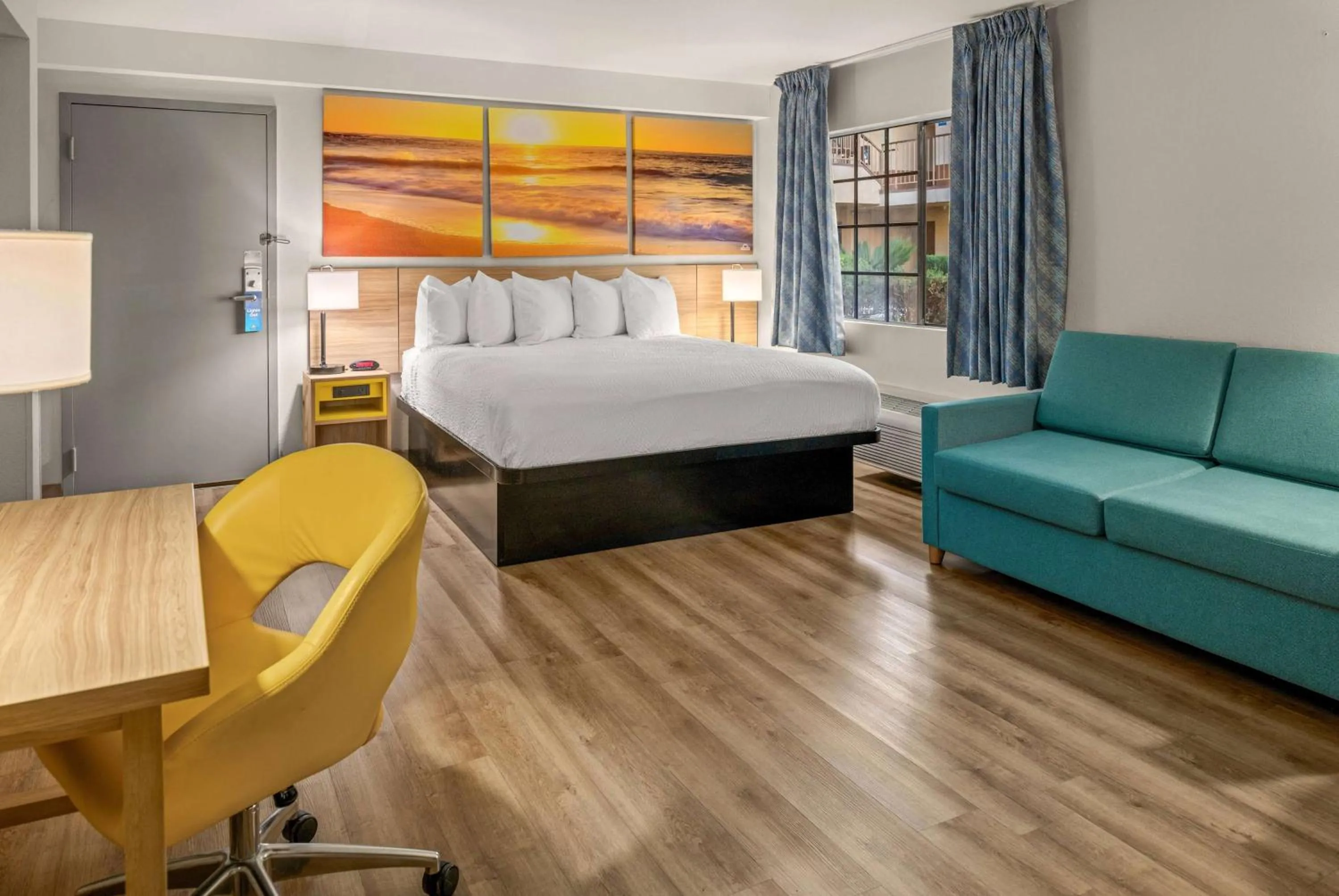 Photo of the whole room, Bed in Days Inn & Suites by Wyndham Artesia