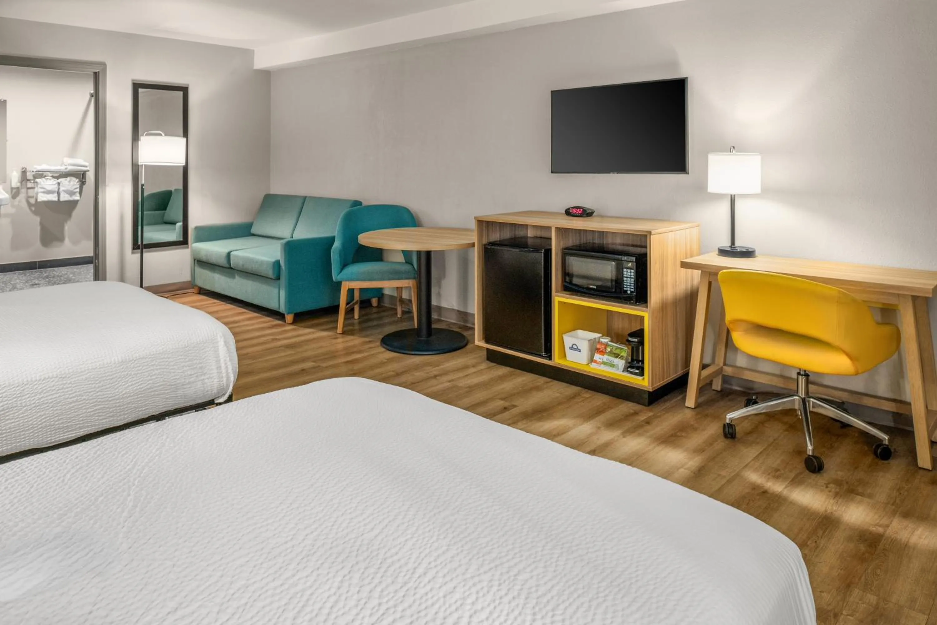 Bed in Days Inn & Suites by Wyndham Artesia