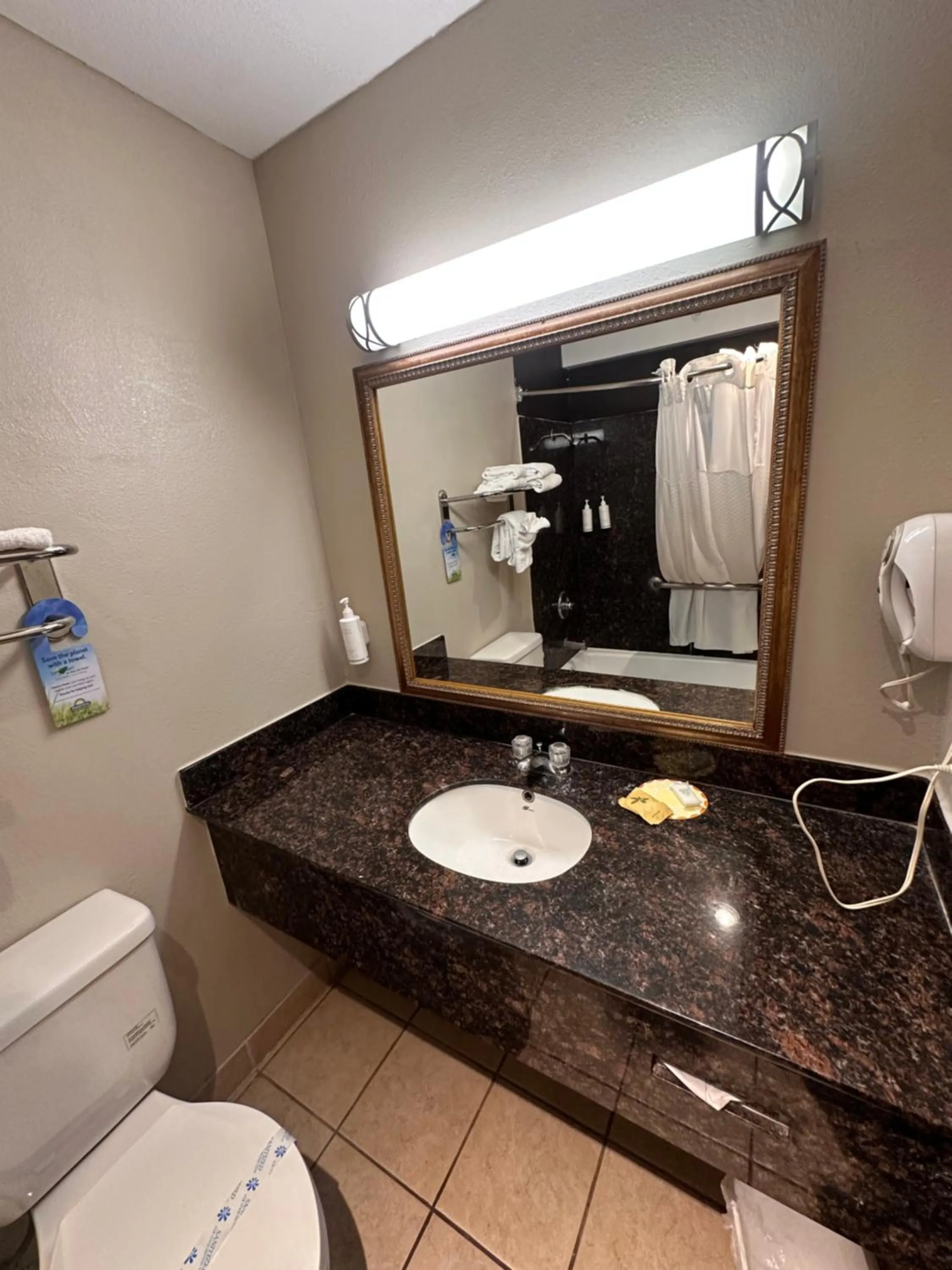 Days Inn & Suites by Wyndham Artesia