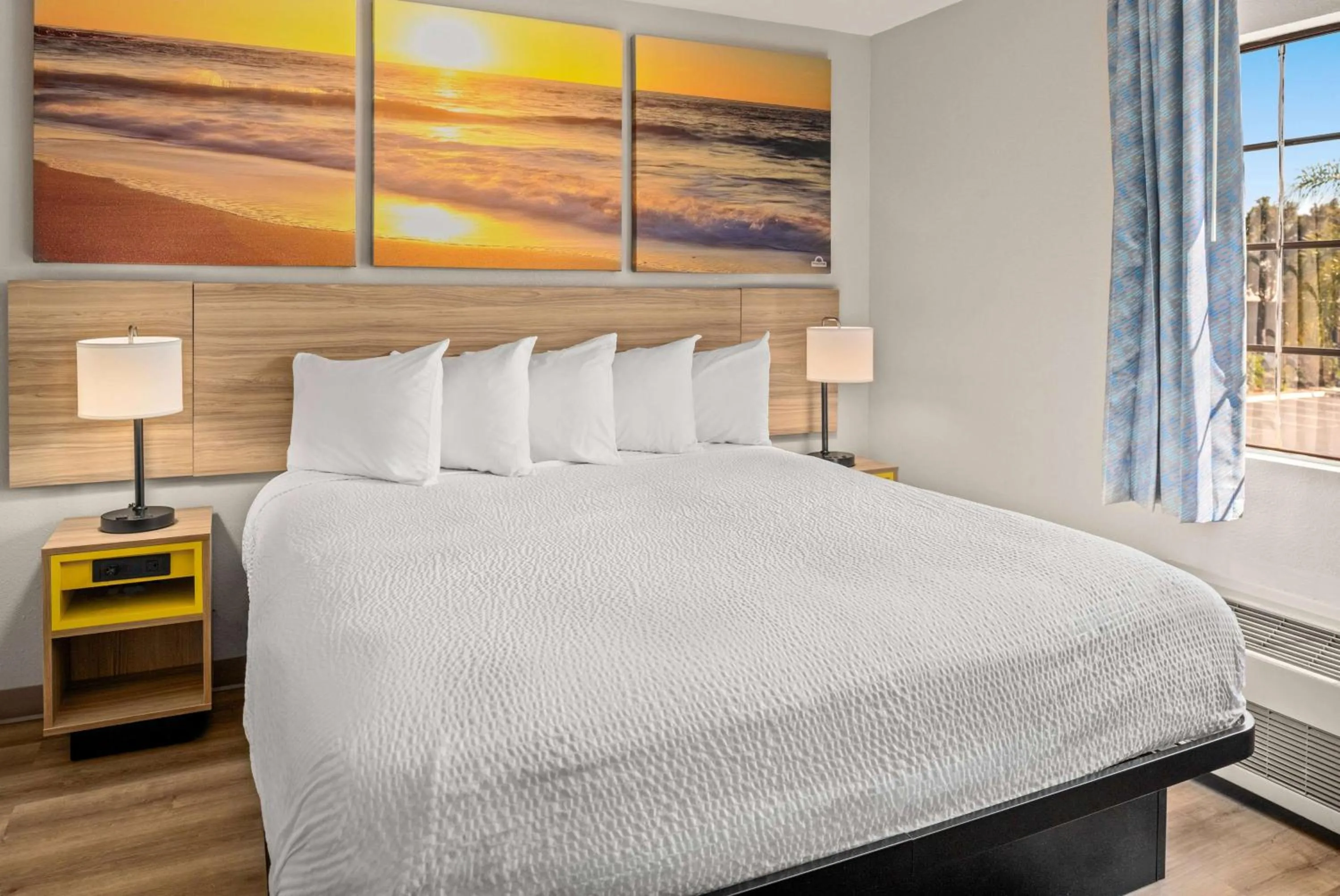 Photo of the whole room, Bed in Days Inn & Suites by Wyndham Artesia