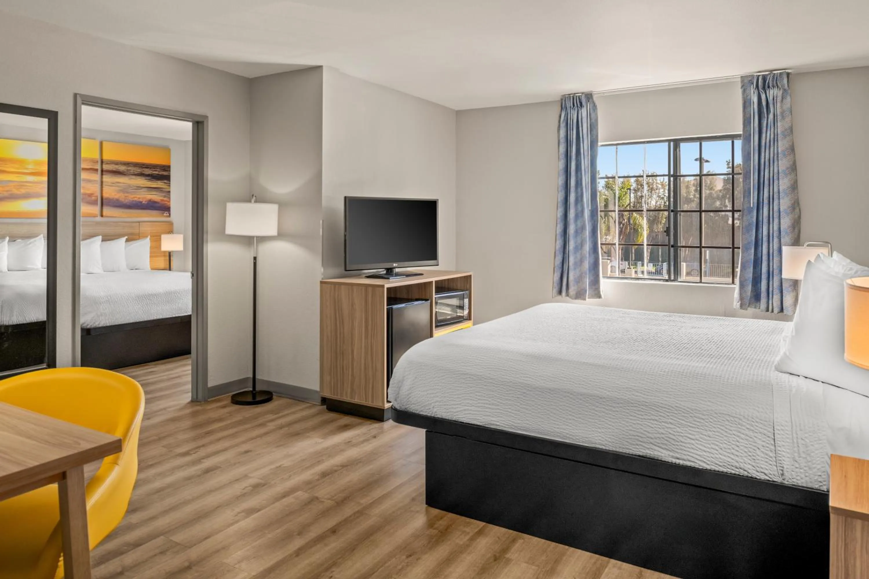 Bed in Days Inn & Suites by Wyndham Artesia