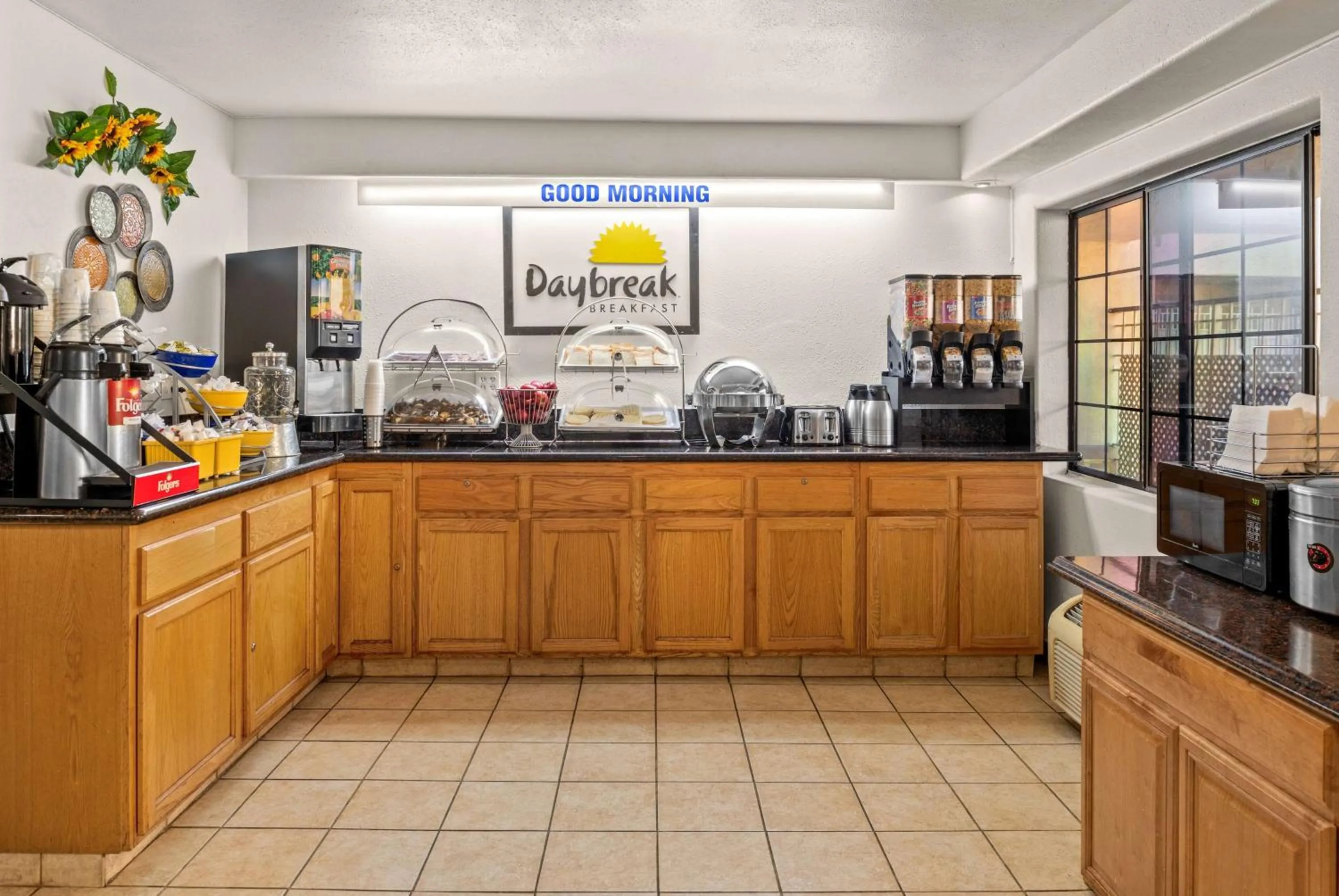 Restaurant/places to eat in Days Inn & Suites by Wyndham Artesia