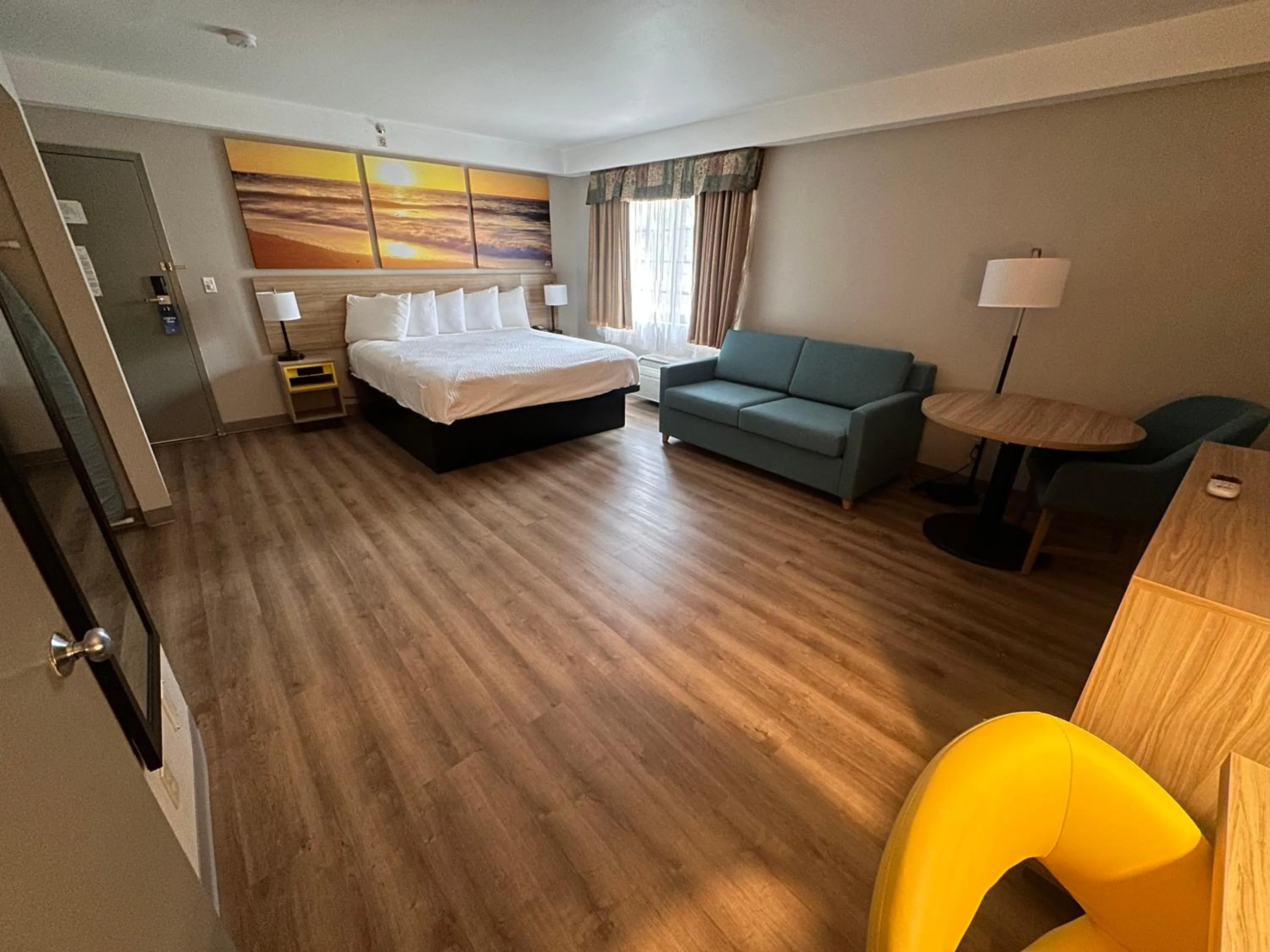 Bed in Days Inn & Suites by Wyndham Artesia