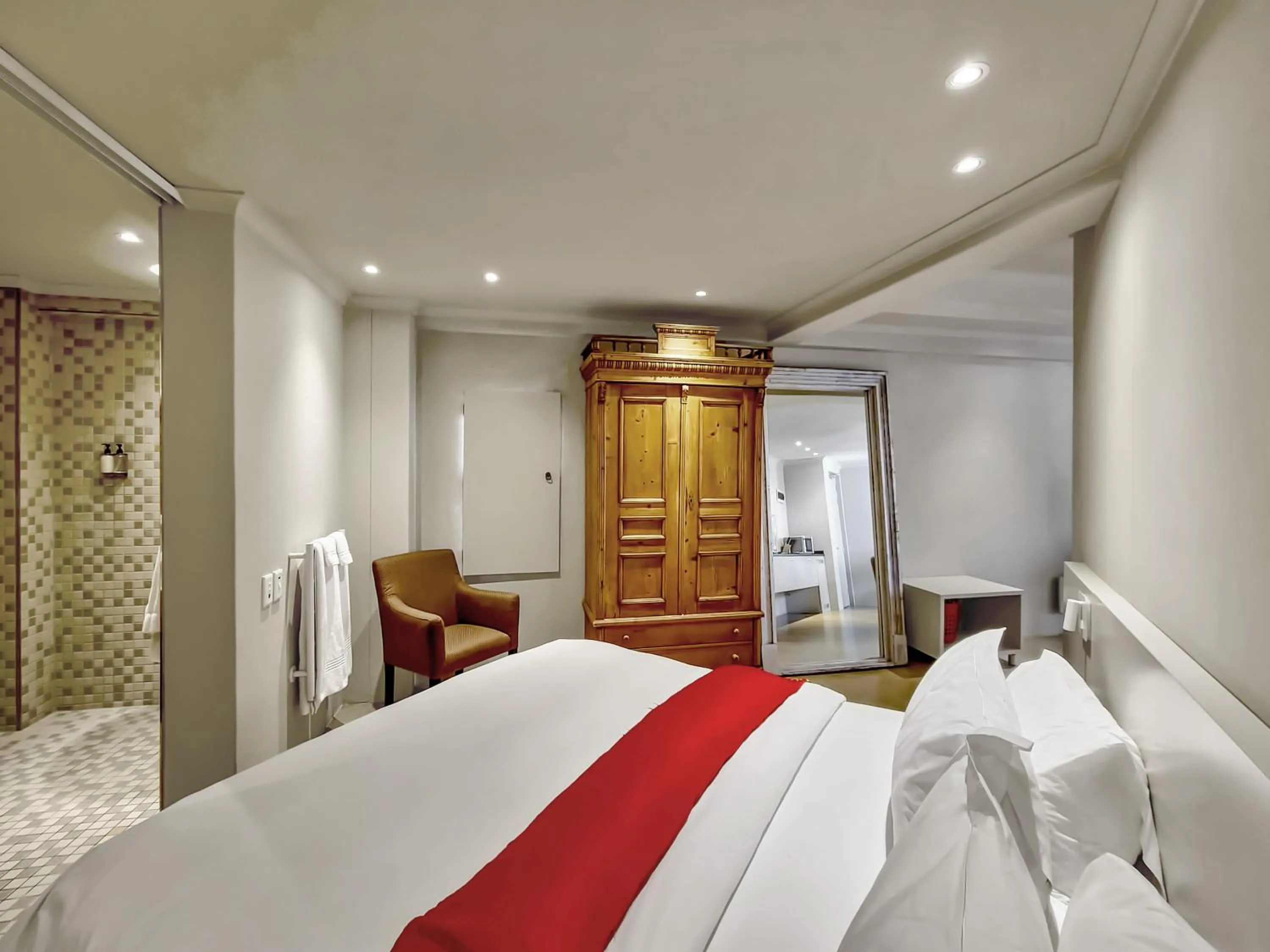 wardrobe, Bed in Rouge on Rose Boutique Hotel