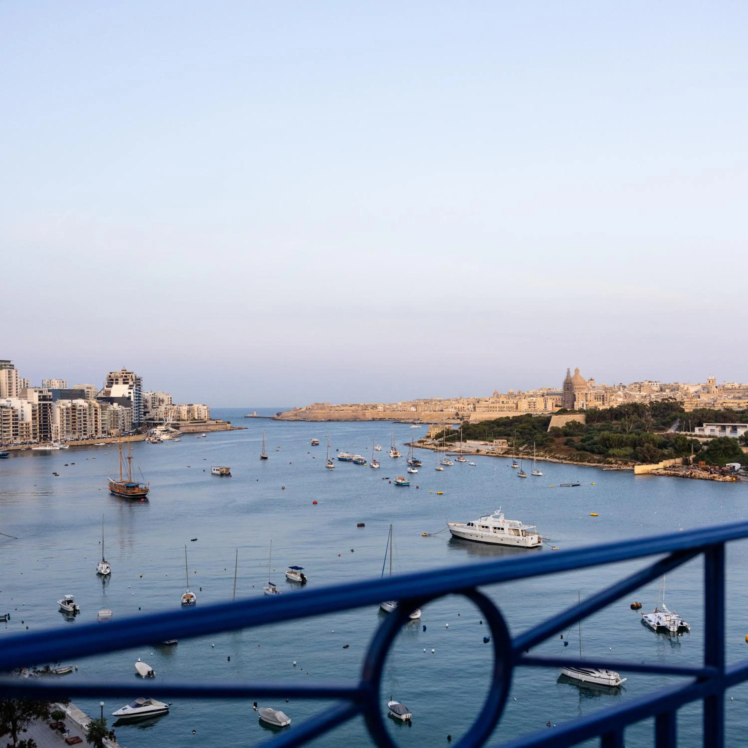 Restaurant/places to eat in Waterfront