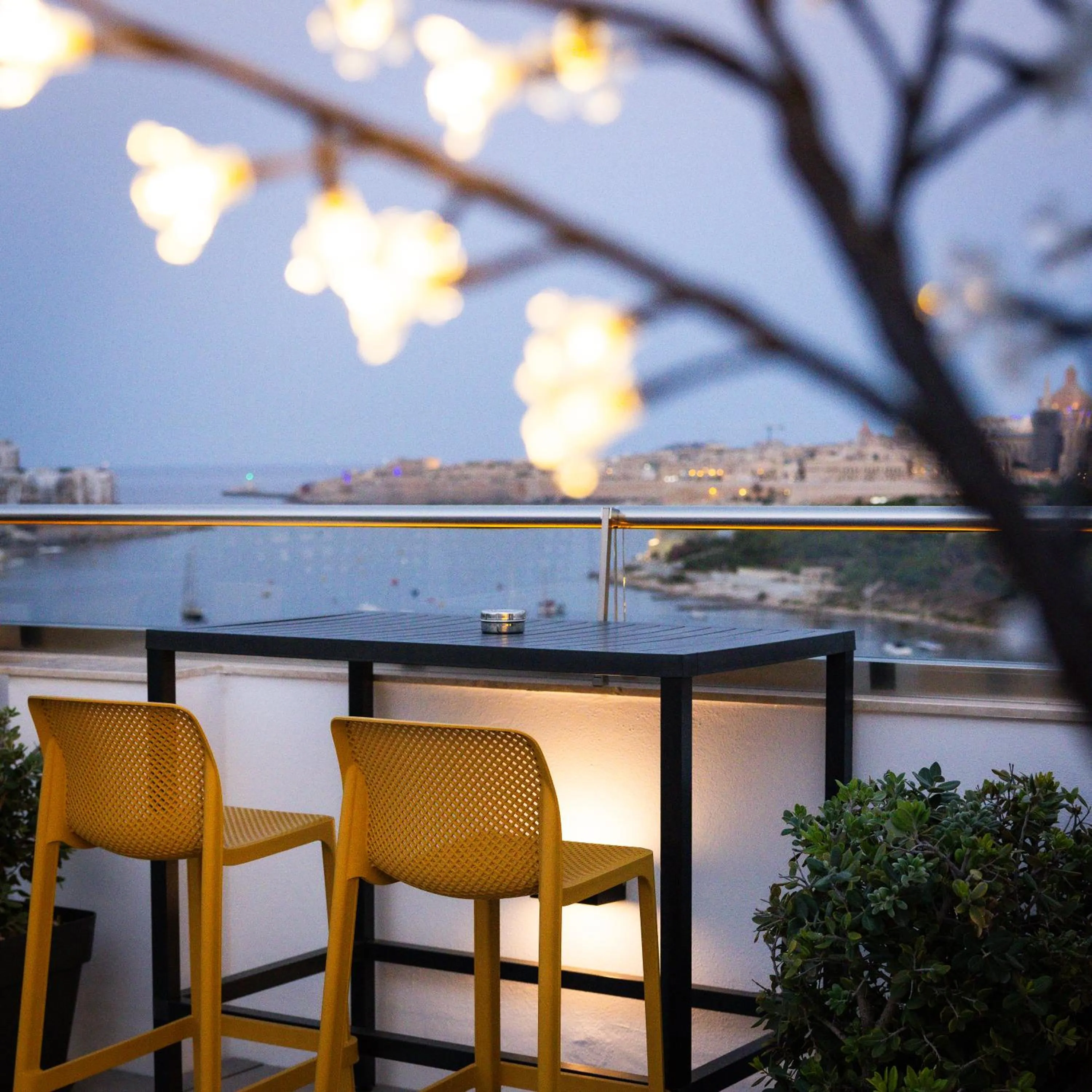 Lounge or bar in Waterfront