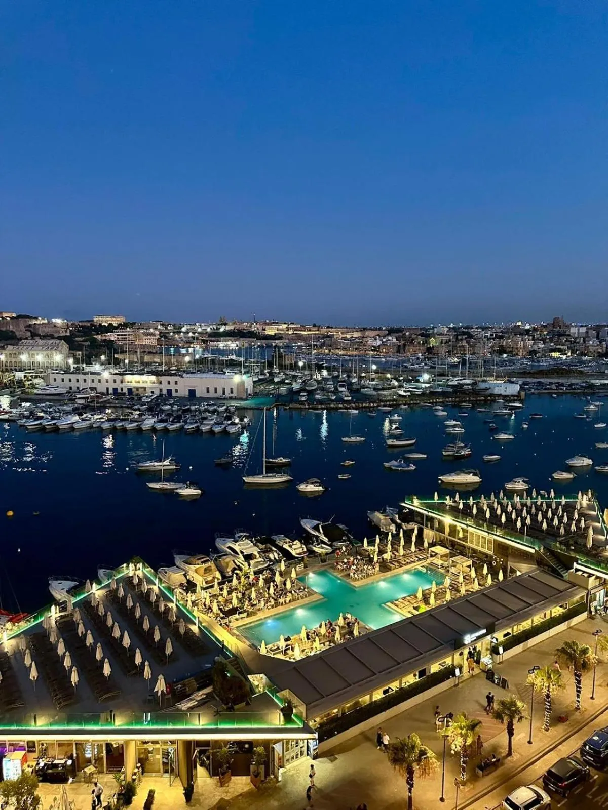 Swimming pool in Waterfront