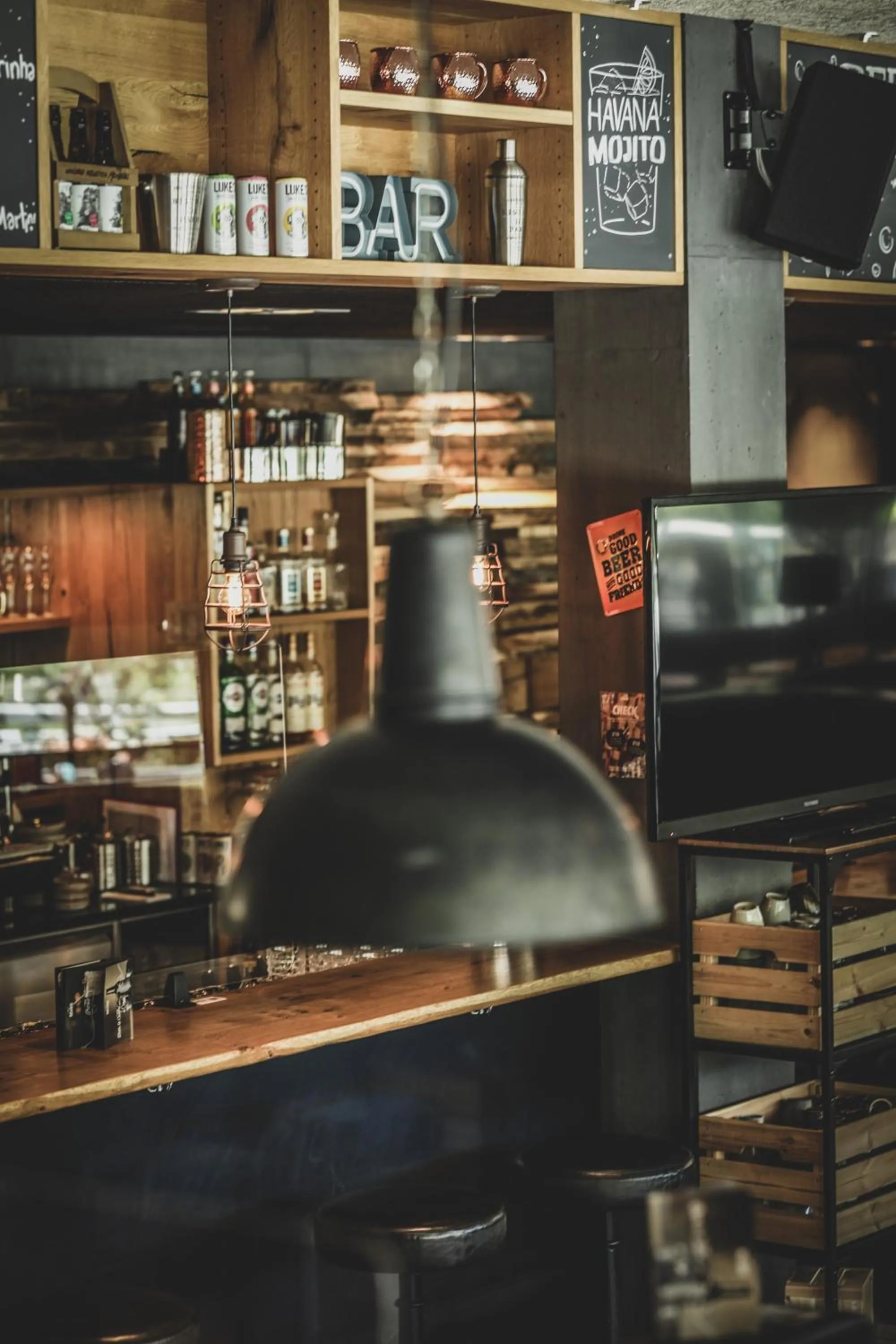 Lounge or bar in Revier Mountain Lodge Lenzerheide