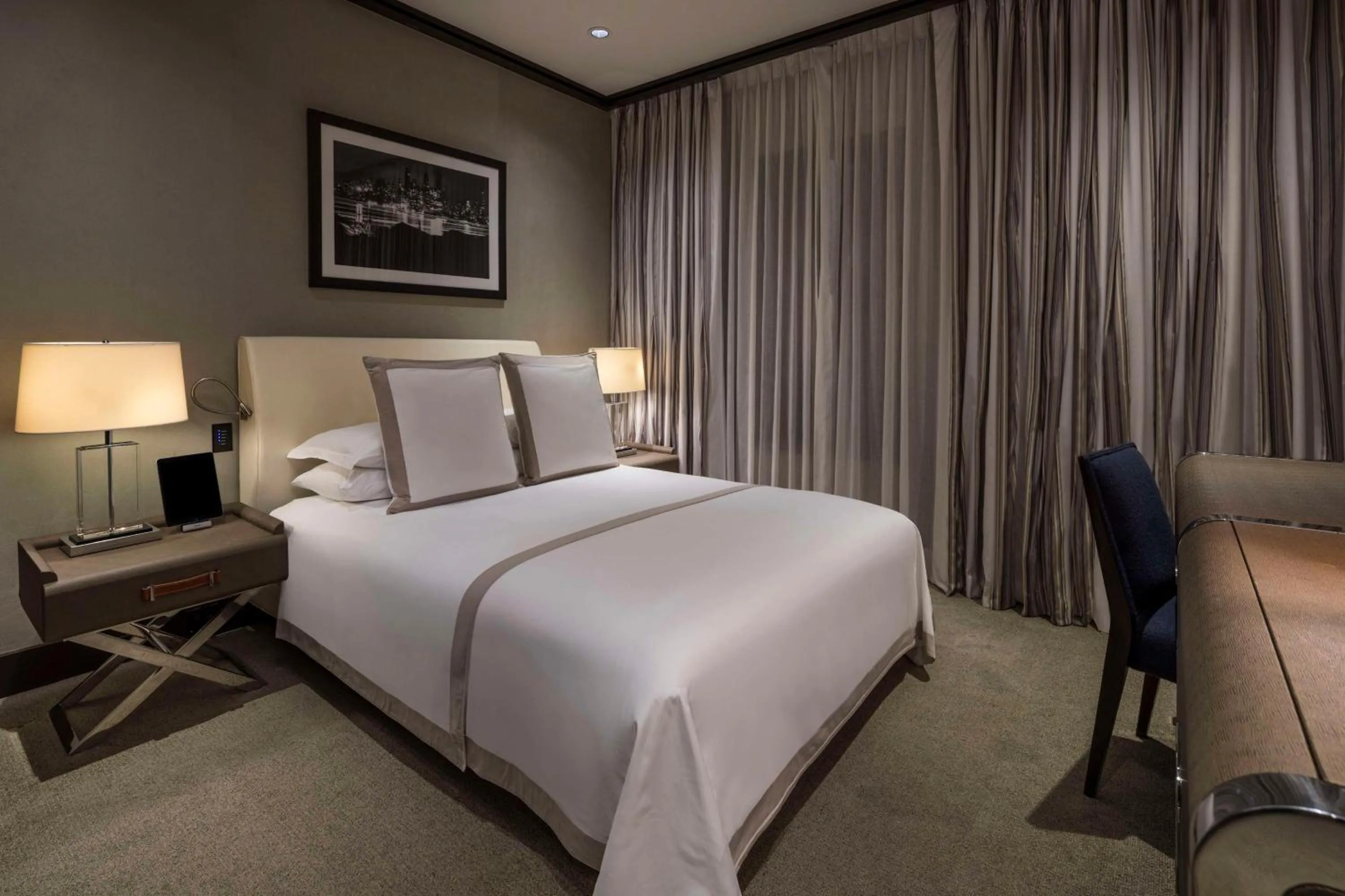 Bedroom, Bed in The Chatwal, The Unbound Collection by Hyatt