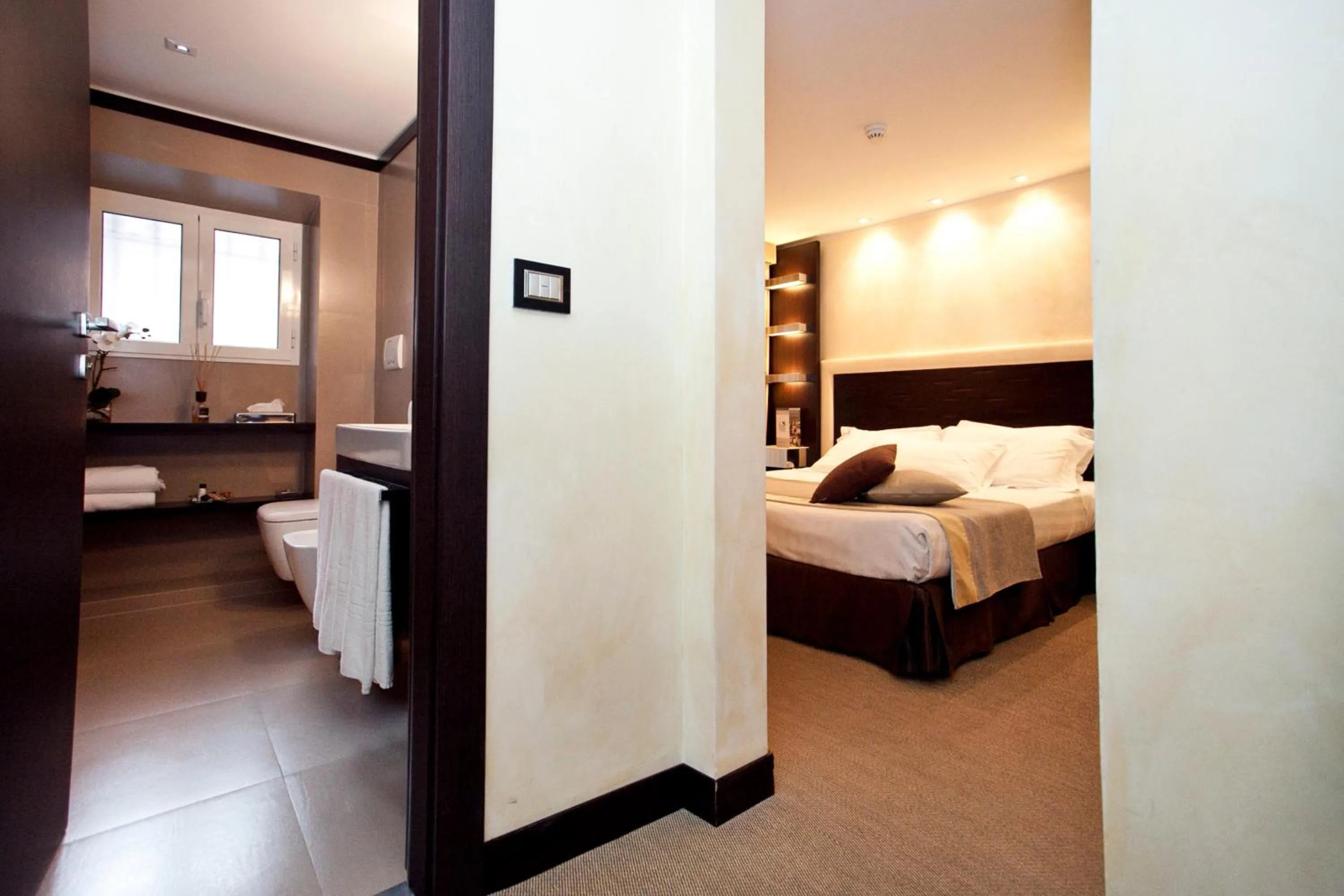 Photo of the whole room, Bed in Les Fleurs Luxury House